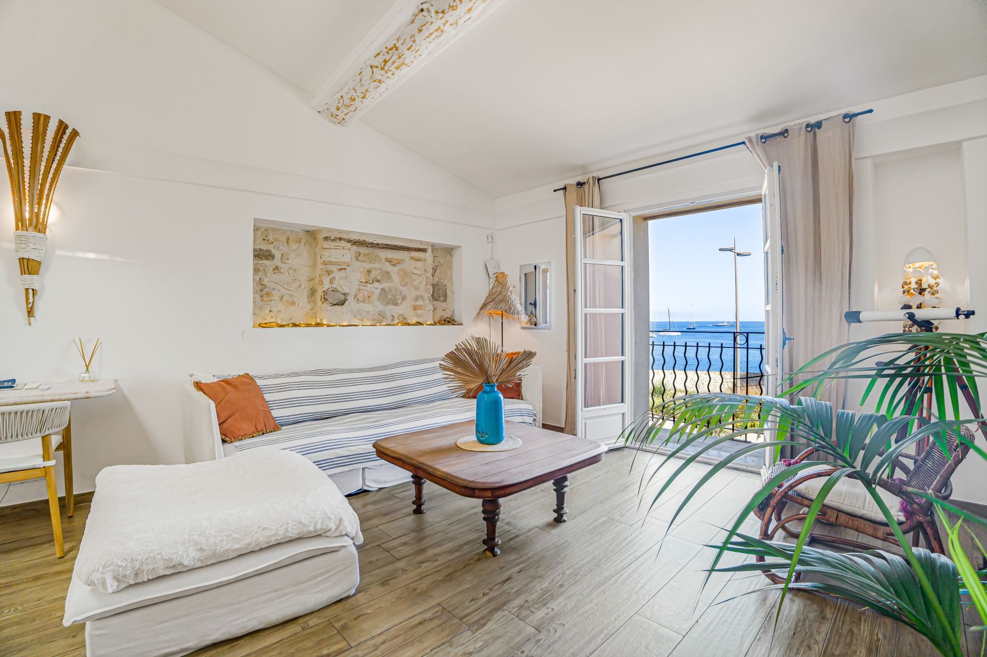fisherman's house 4 Rooms for sale on ANTIBES (06600)
