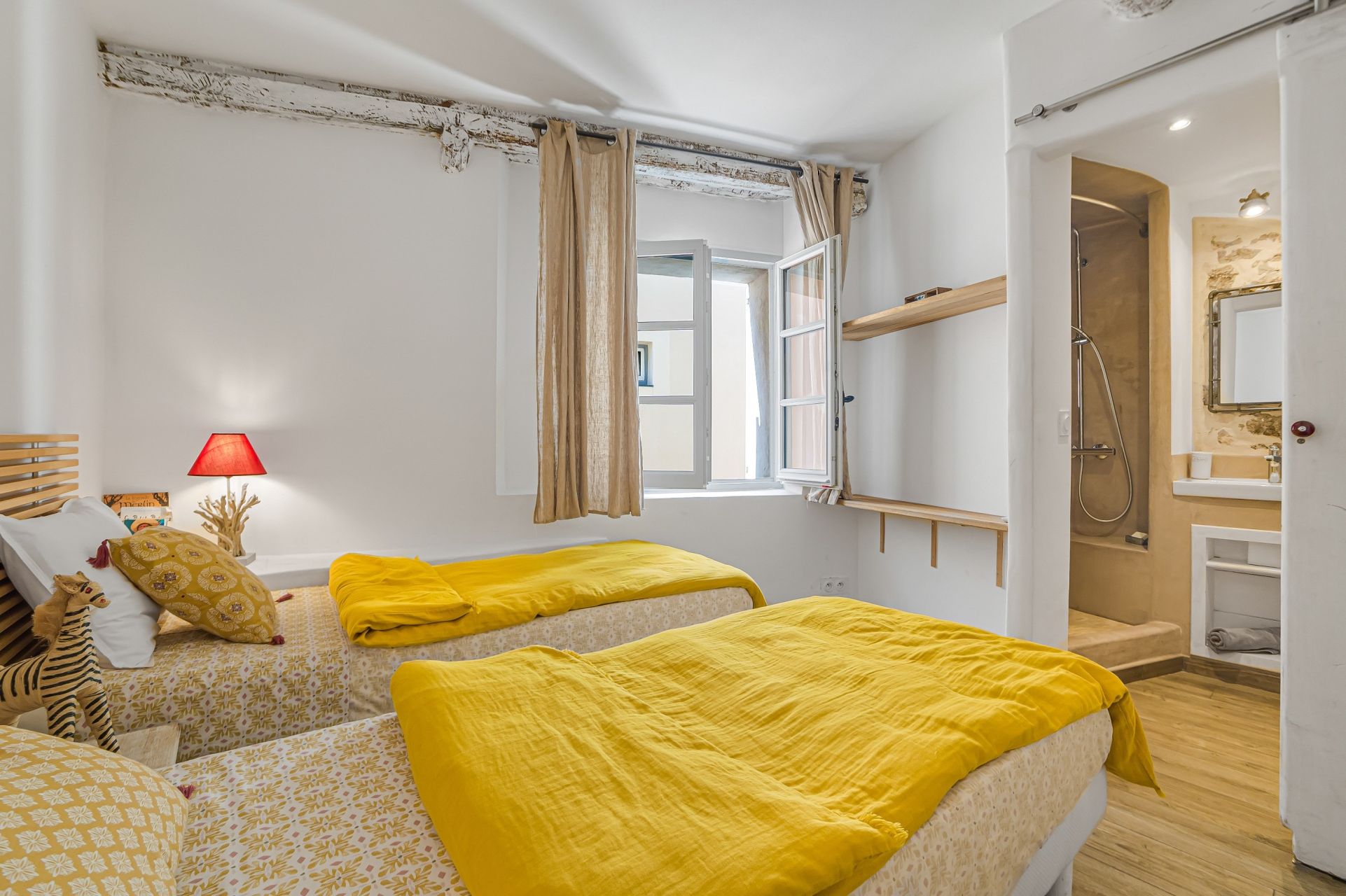 fisherman's house 4 Rooms for sale on ANTIBES (06600)