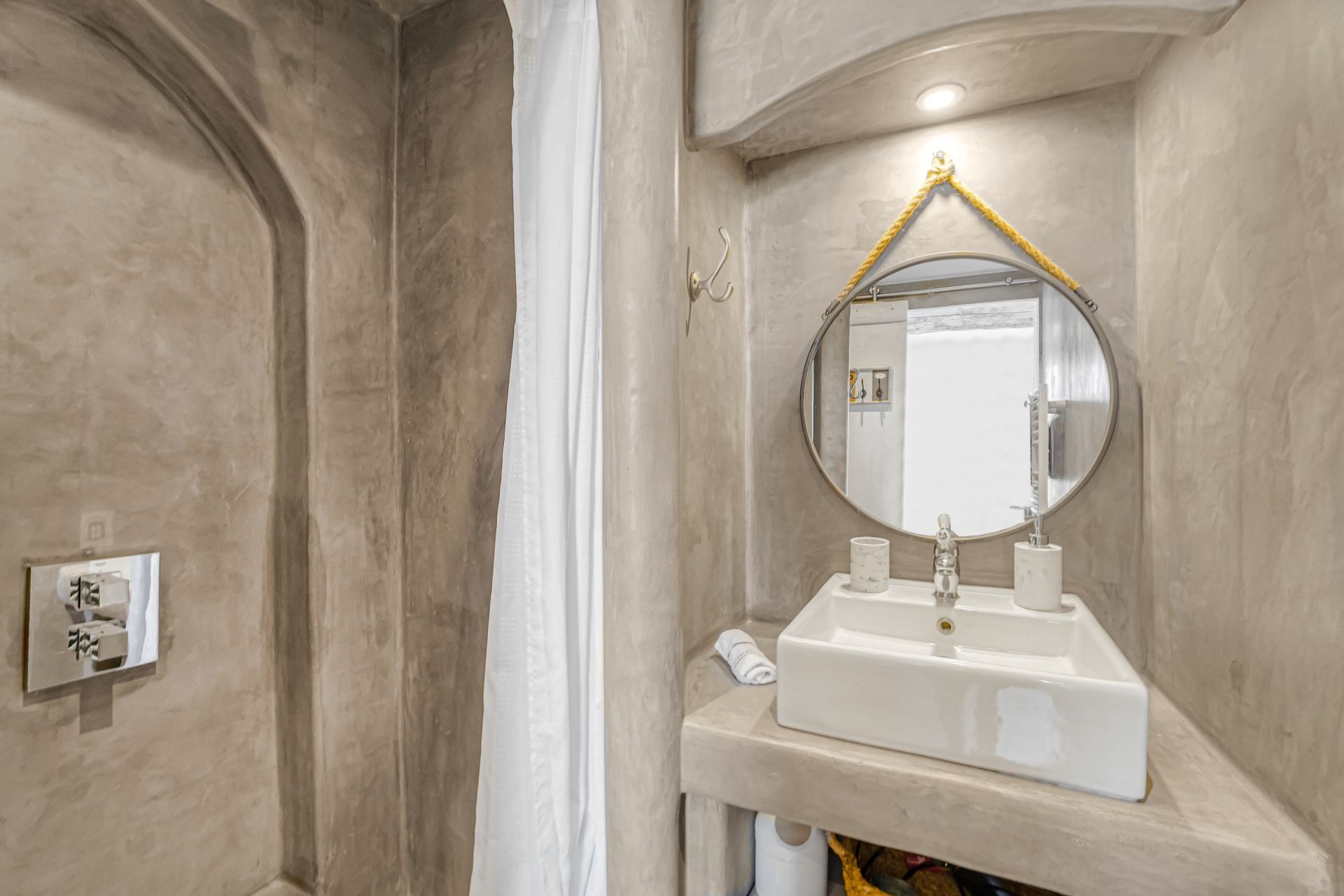 fisherman's house 4 Rooms for sale on ANTIBES (06600)