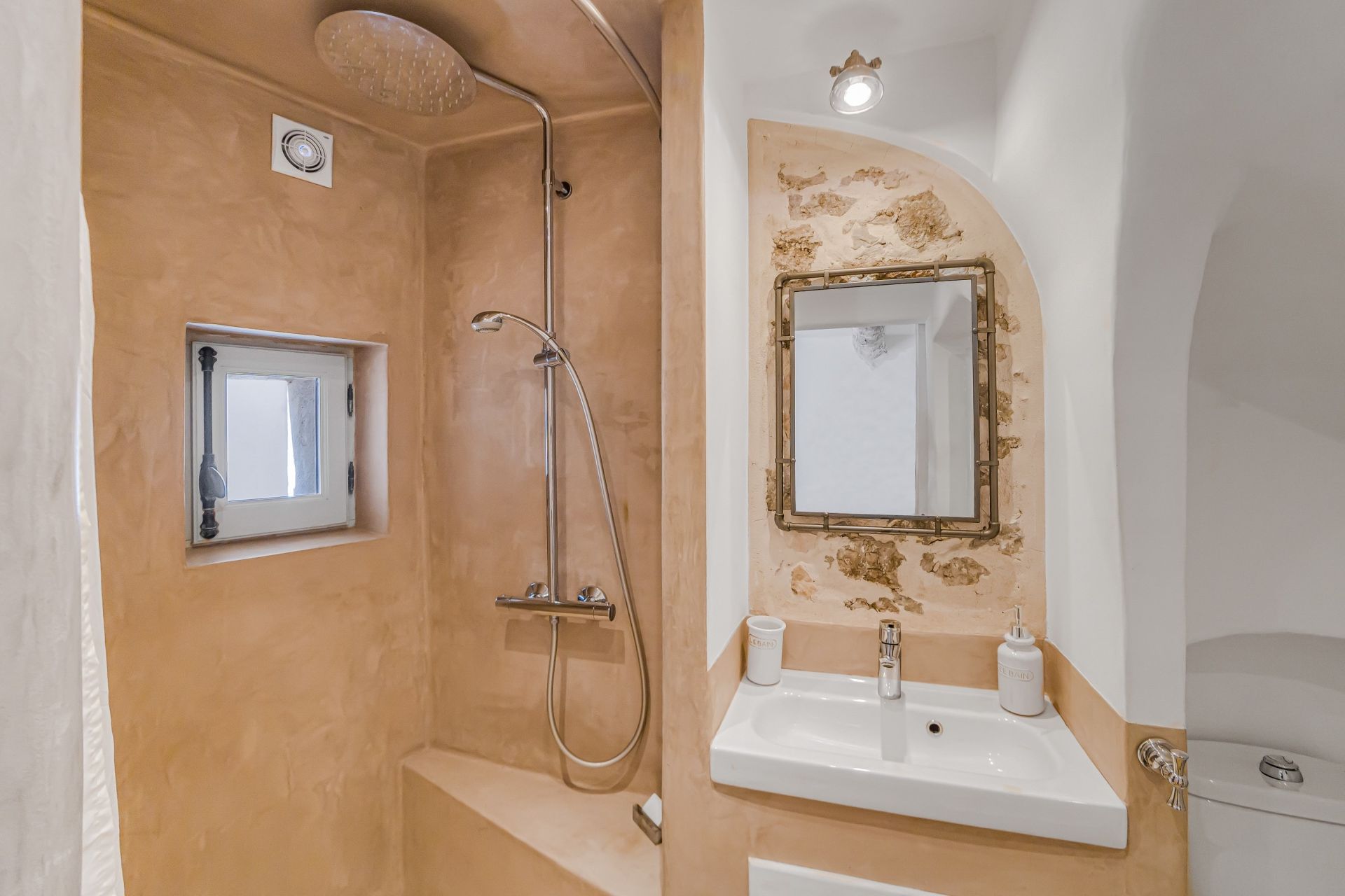 fisherman's house 4 Rooms for sale on ANTIBES (06600)