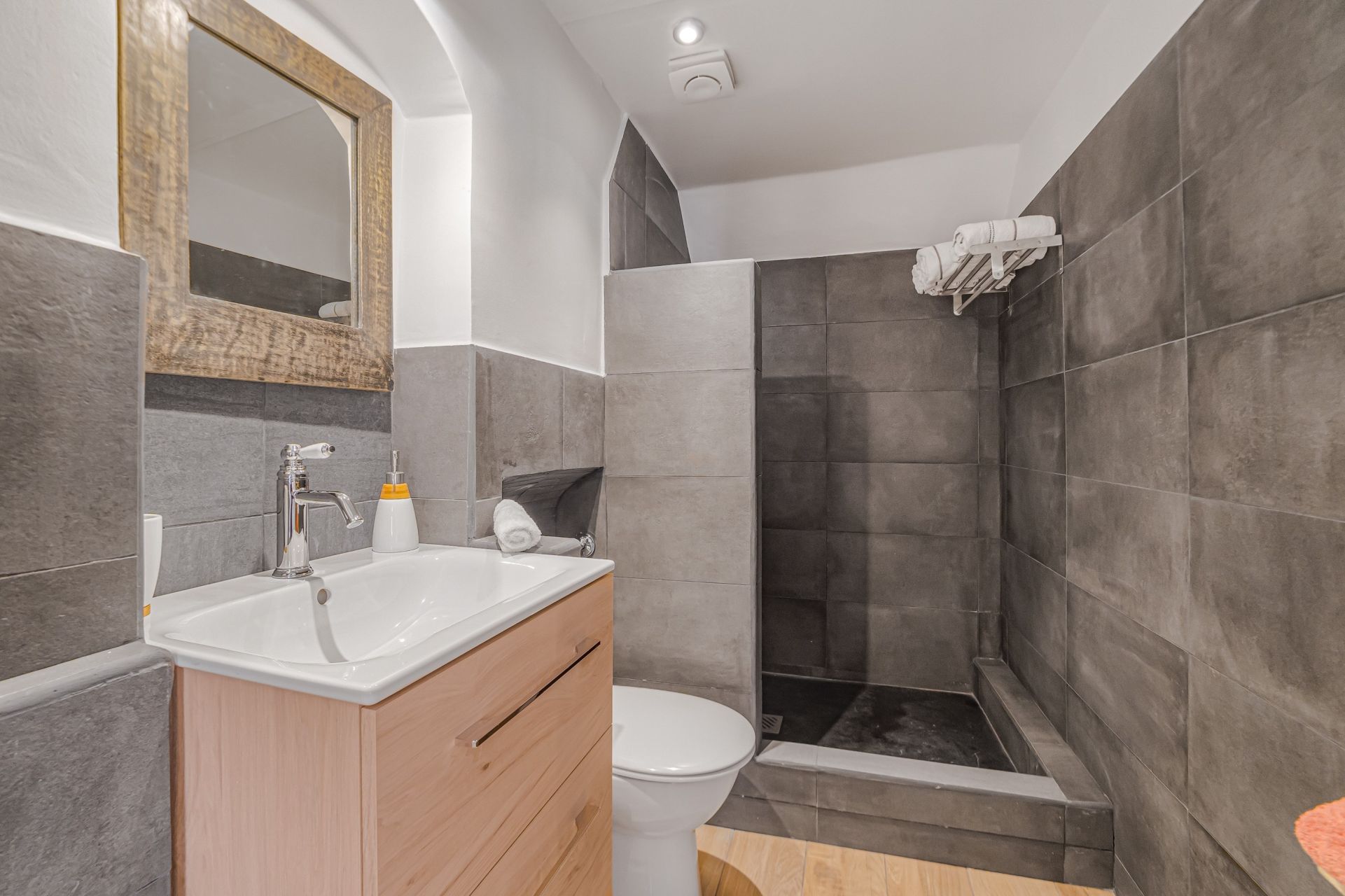 fisherman's house 4 Rooms for sale on ANTIBES (06600)