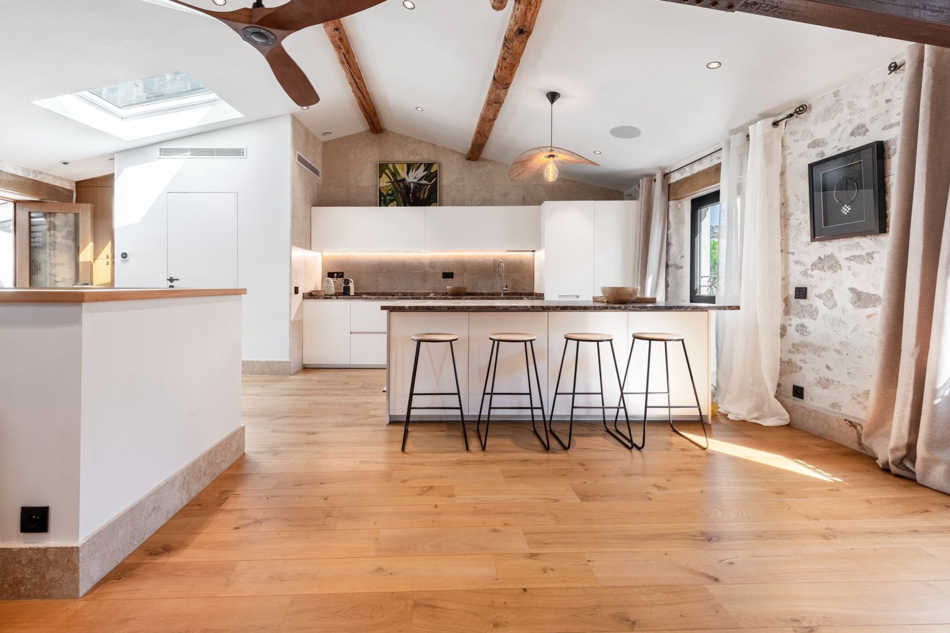 apartment 4 Rooms for sale on NICE (06000)