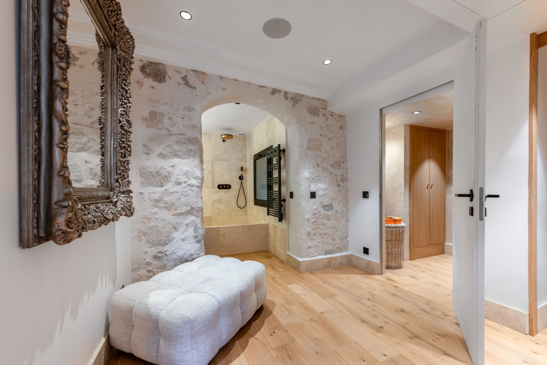 apartment 4 Rooms for sale on NICE (06000)