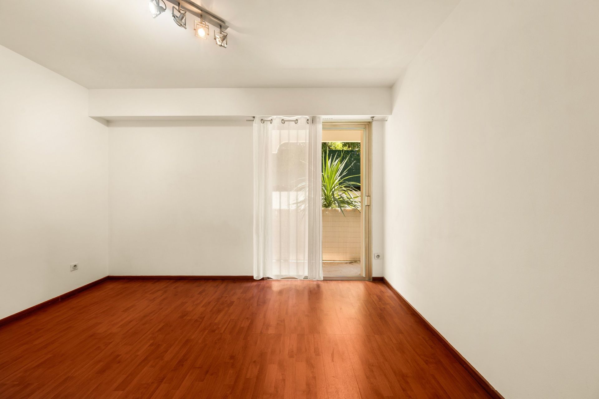 apartment 3 Rooms for sale on LE CANNET (06110)