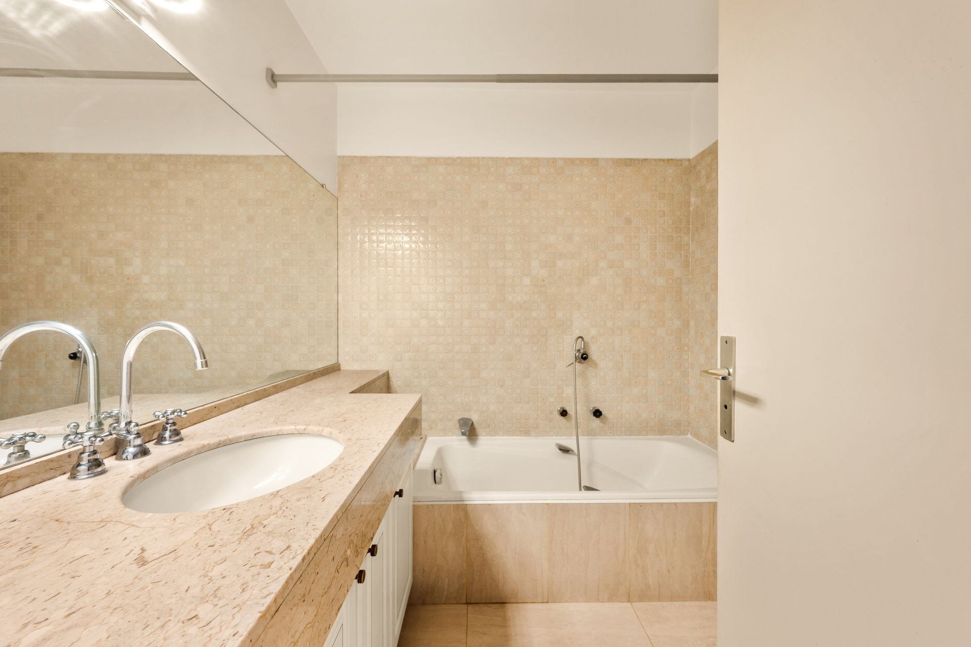 apartment 3 Rooms for sale on LE CANNET (06110)