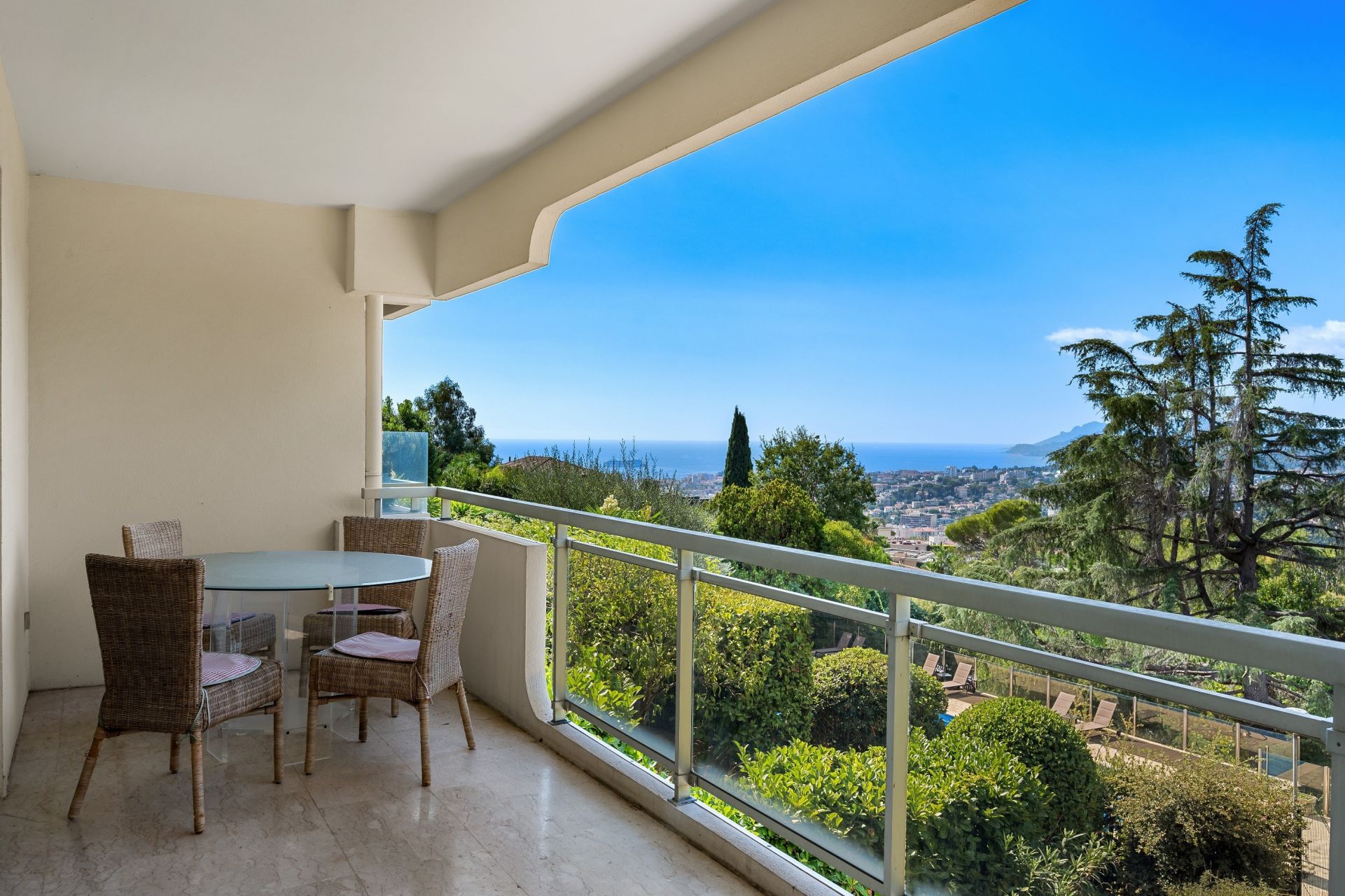apartment 3 Rooms for sale on LE CANNET (06110)