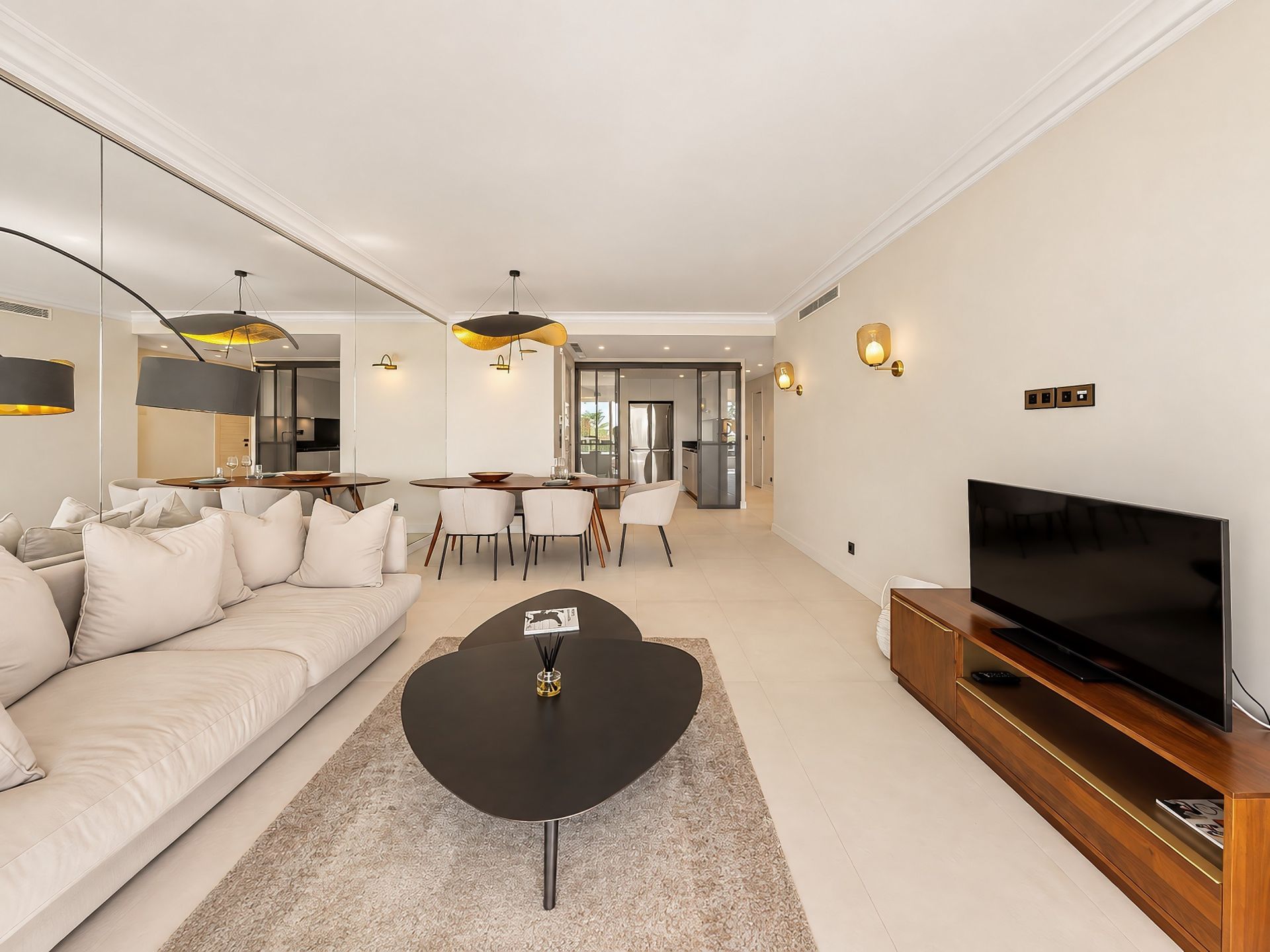 apartment 4 Rooms for sale on CANNES (06400)