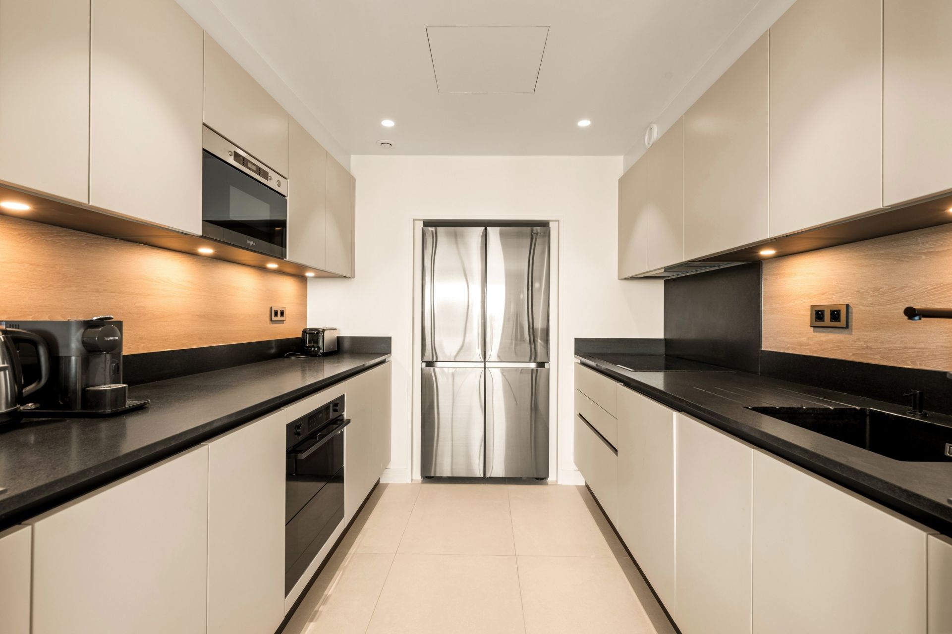 apartment 4 Rooms for sale on CANNES (06400)