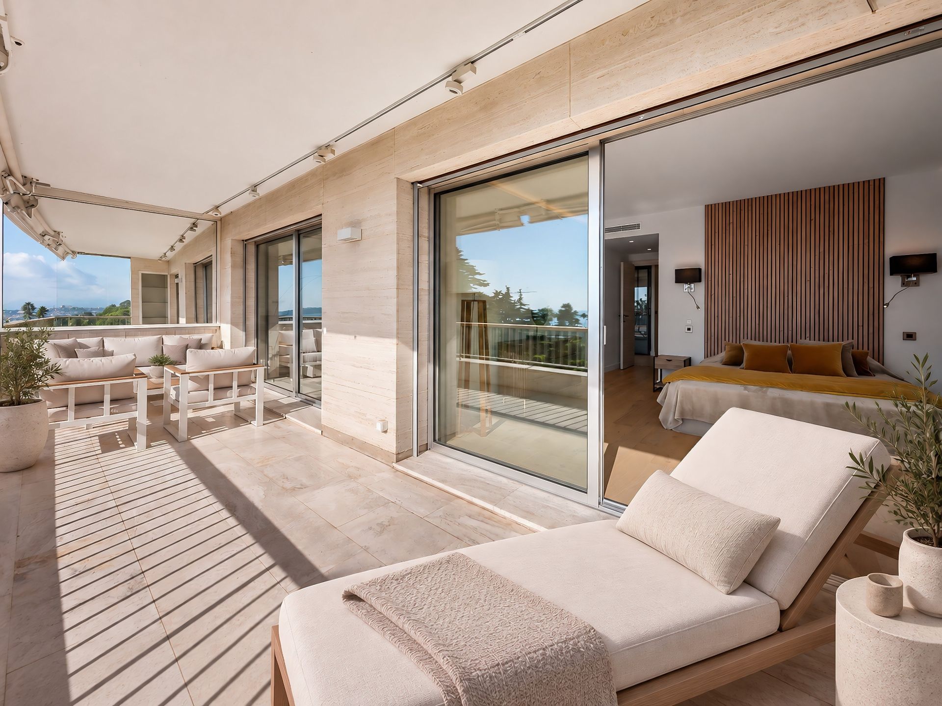 apartment 4 Rooms for sale on CANNES (06400)