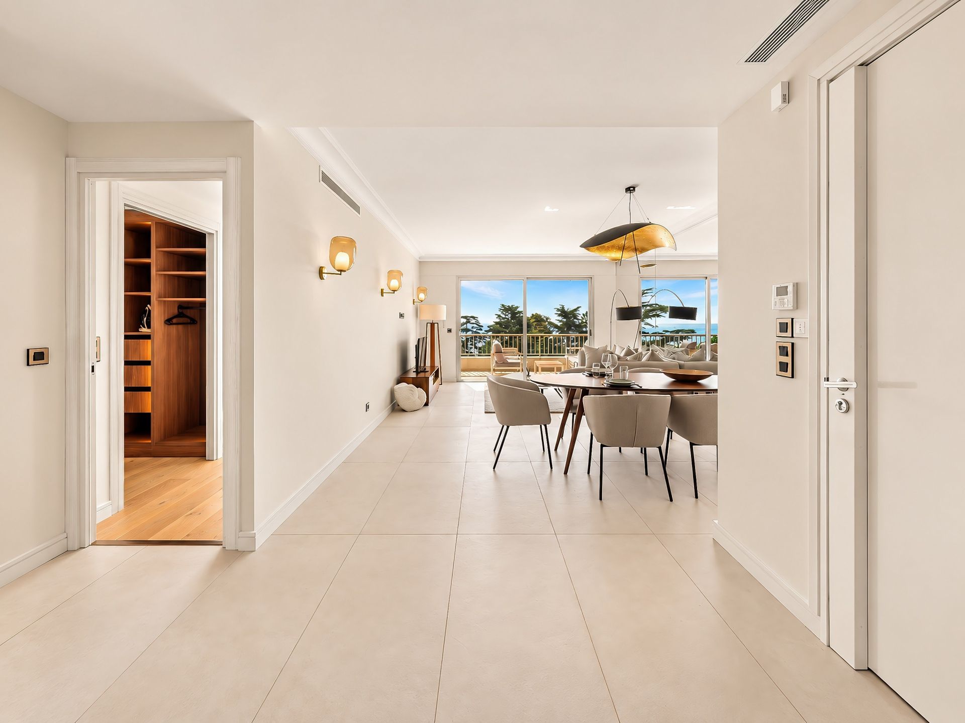 apartment 4 Rooms for sale on CANNES (06400)