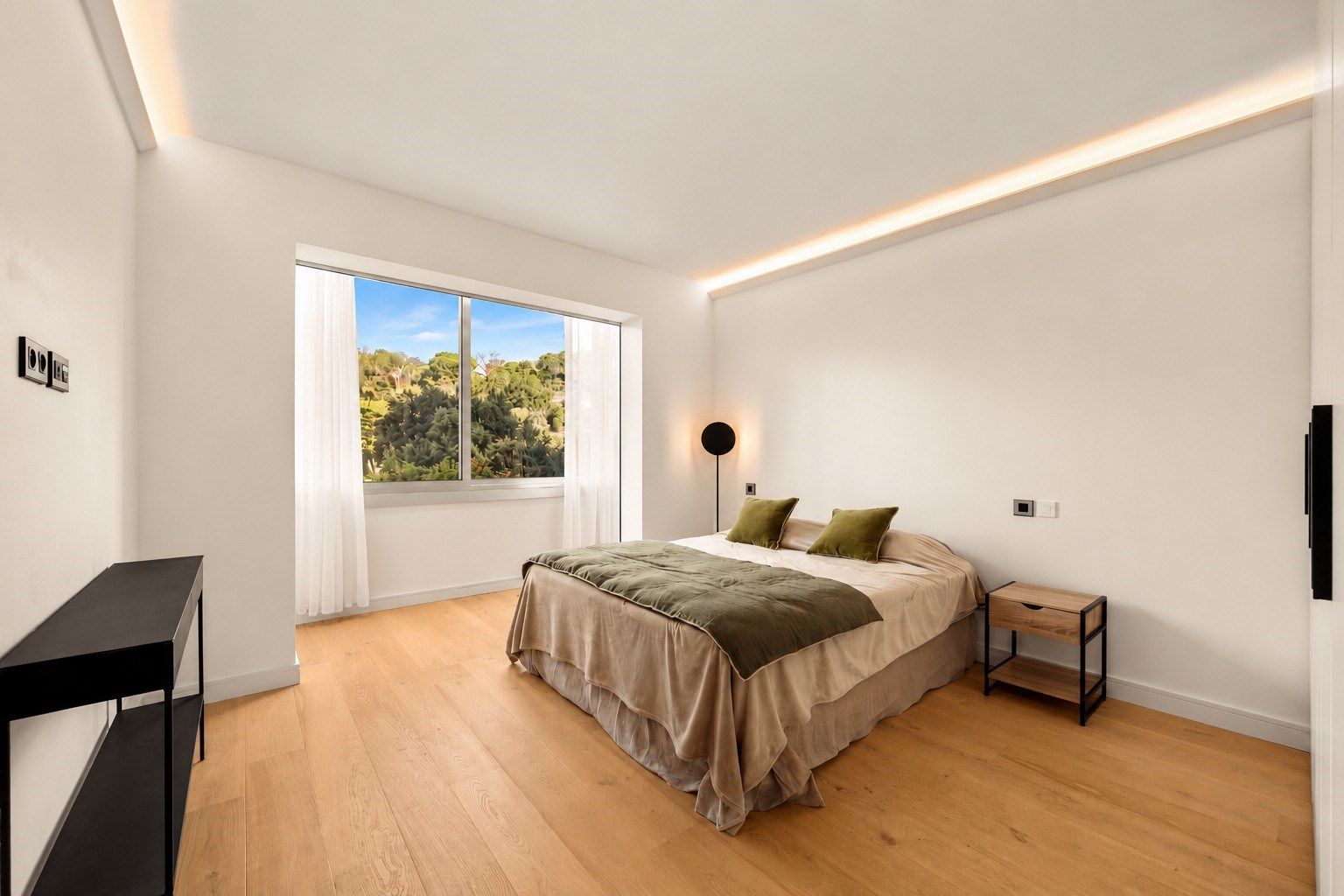 apartment 4 Rooms for sale on CANNES (06400)