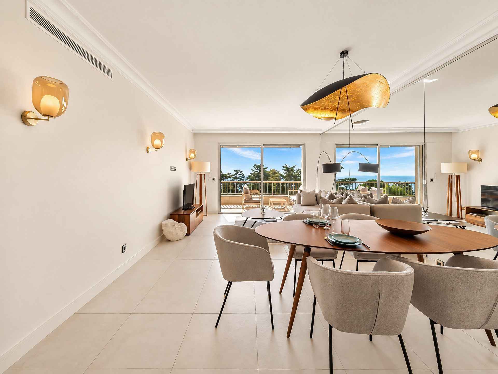apartment 4 Rooms for sale on CANNES (06400)