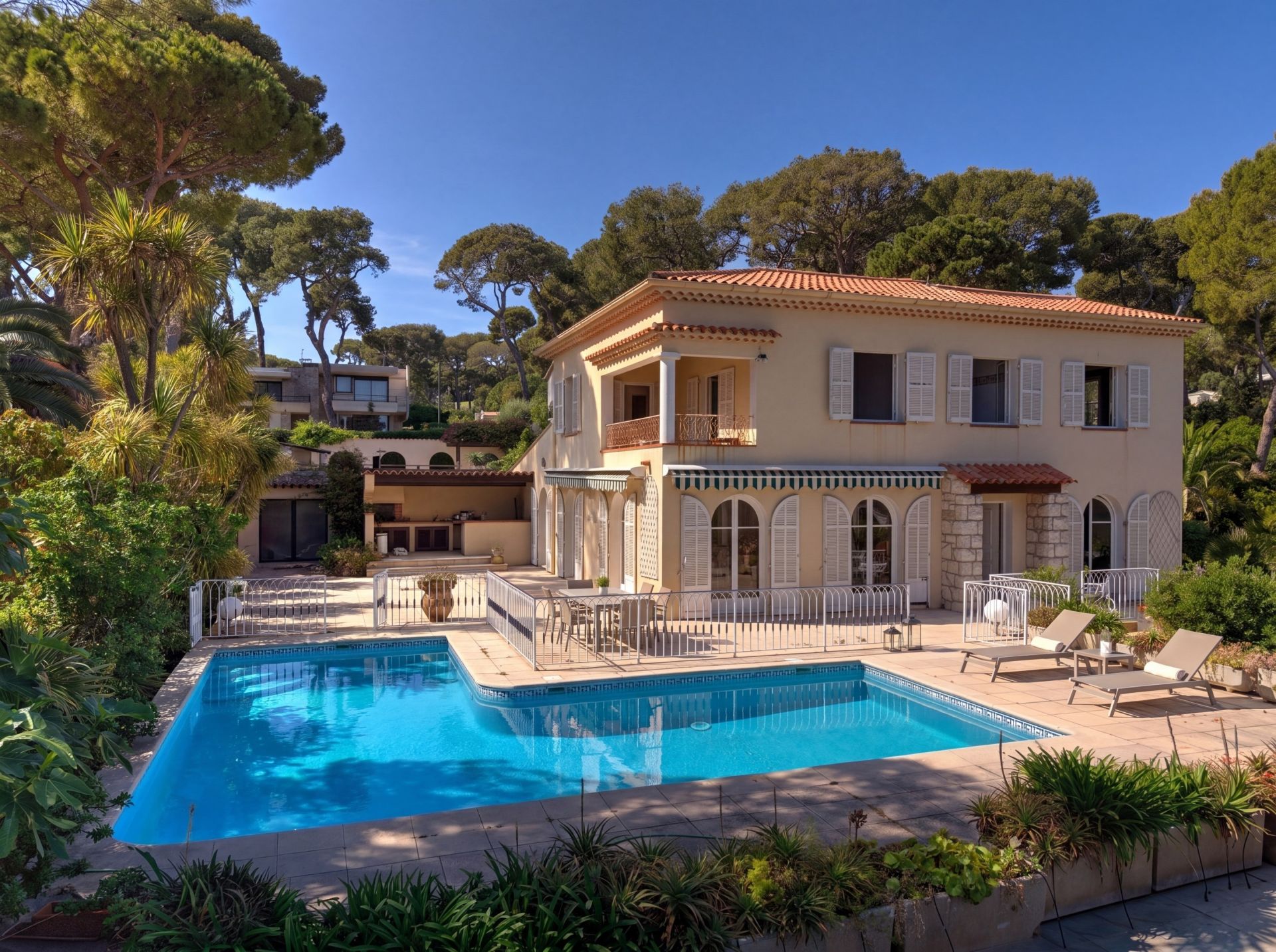 villa 7 Pièces en vente sur CAP D ANTIBES (06160)