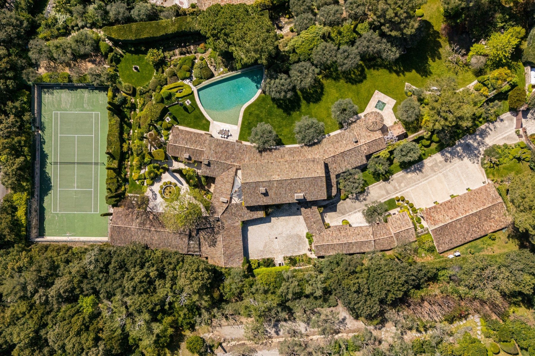 provencal house 11 Rooms for sale on LA COLLE SUR LOUP (06480)
