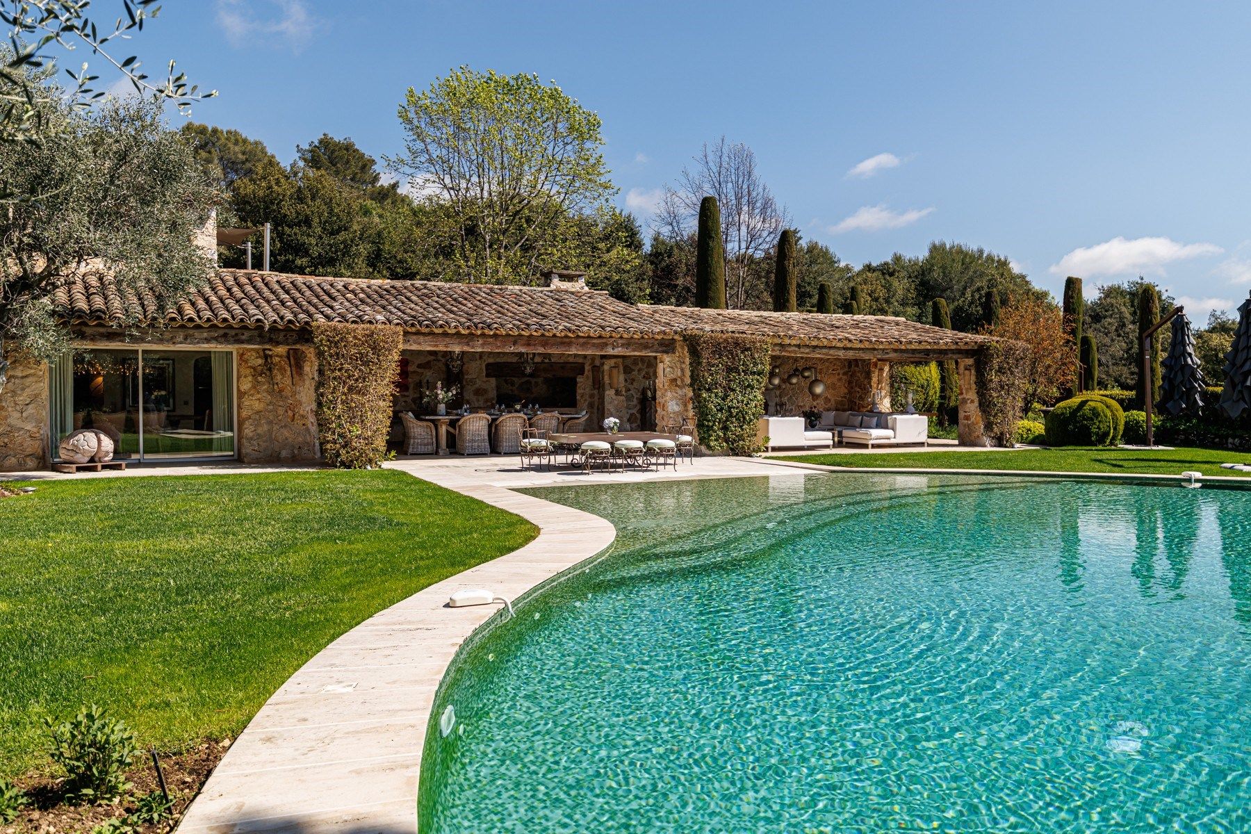 maison provençale 11 Pièces en vente sur LA COLLE SUR LOUP (06480)