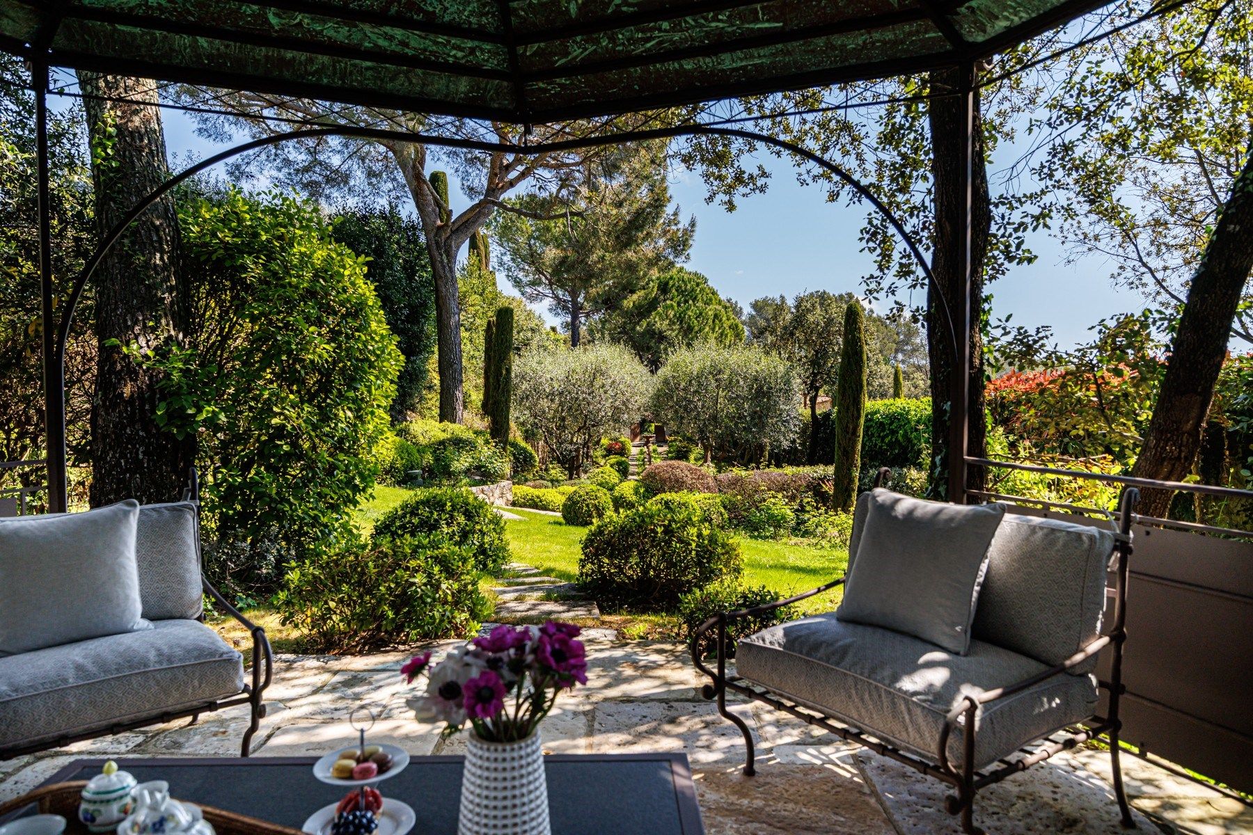 maison provençale 11 Pièces en vente sur LA COLLE SUR LOUP (06480)