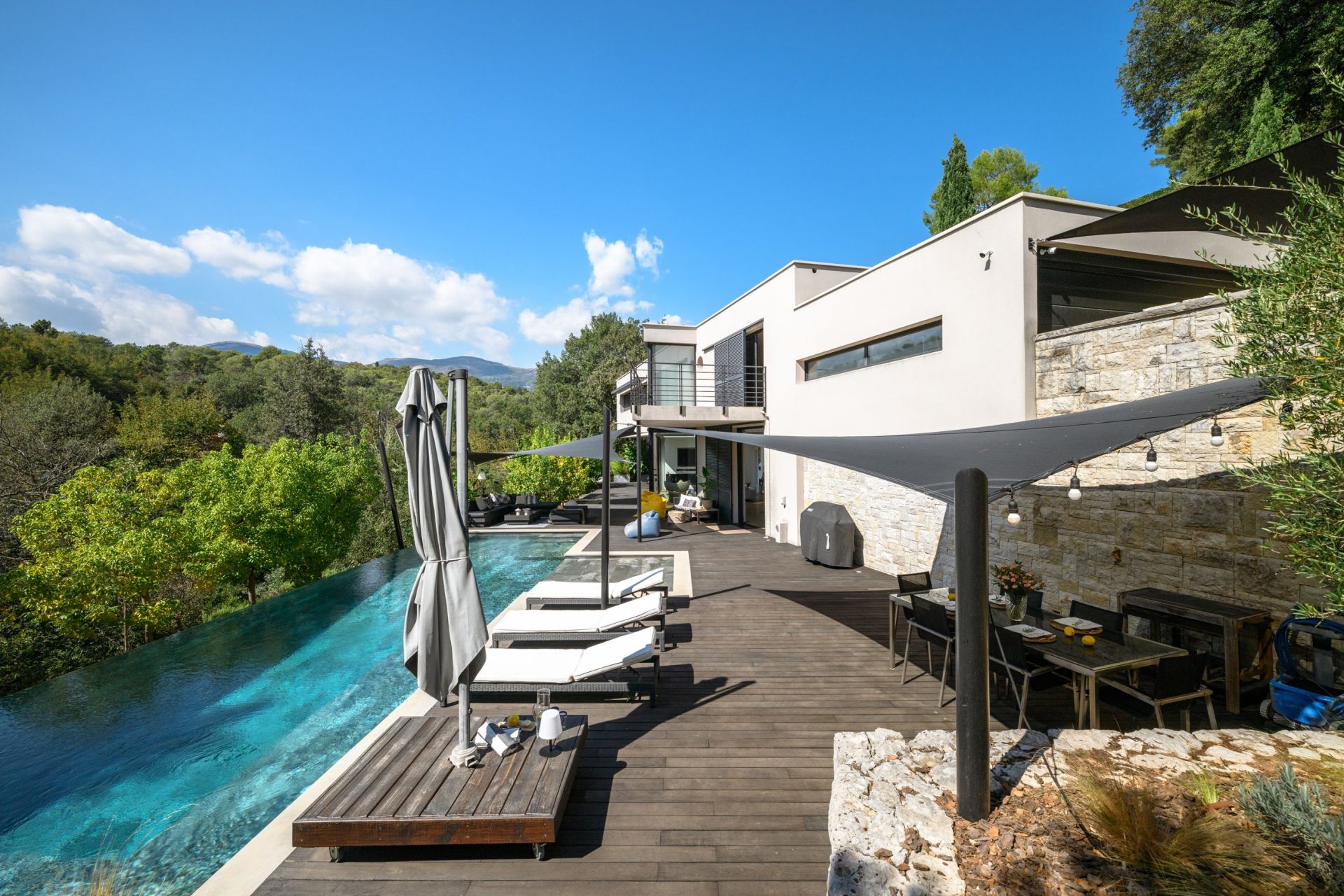 maison contemporaine 6 Pièces en vente sur LA COLLE SUR LOUP (06480)