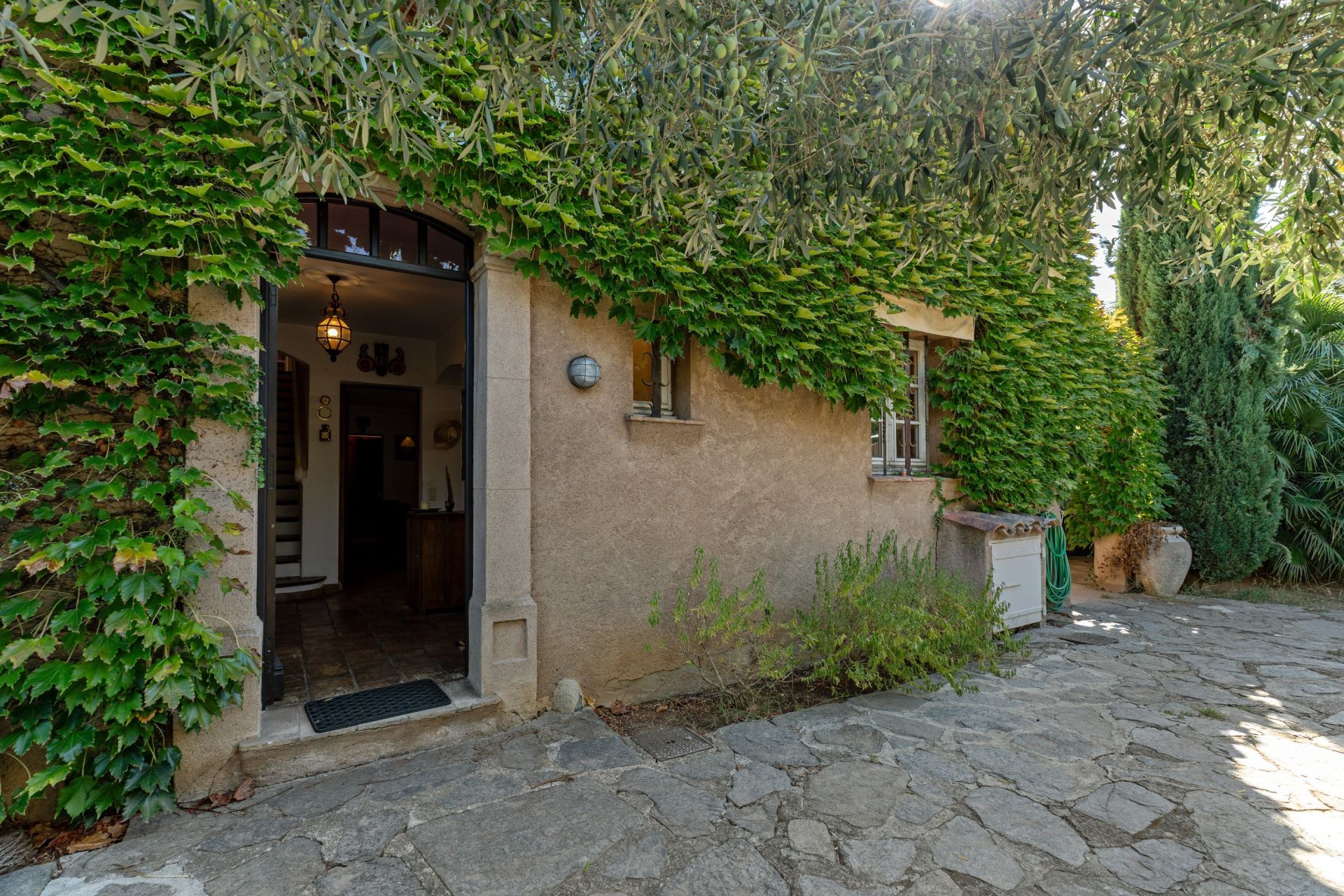 provencal house 5 Rooms for sale on ST TROPEZ (83990)