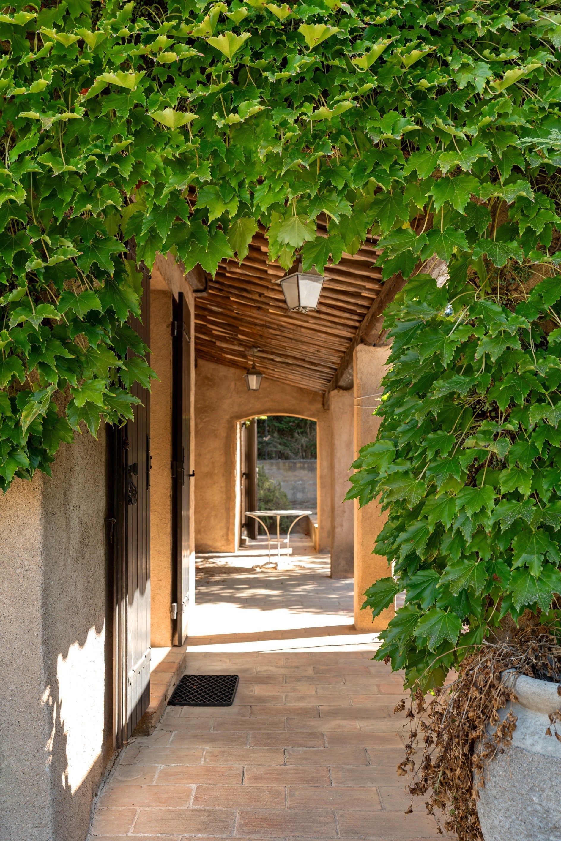 provencal house 5 Rooms for sale on ST TROPEZ (83990)