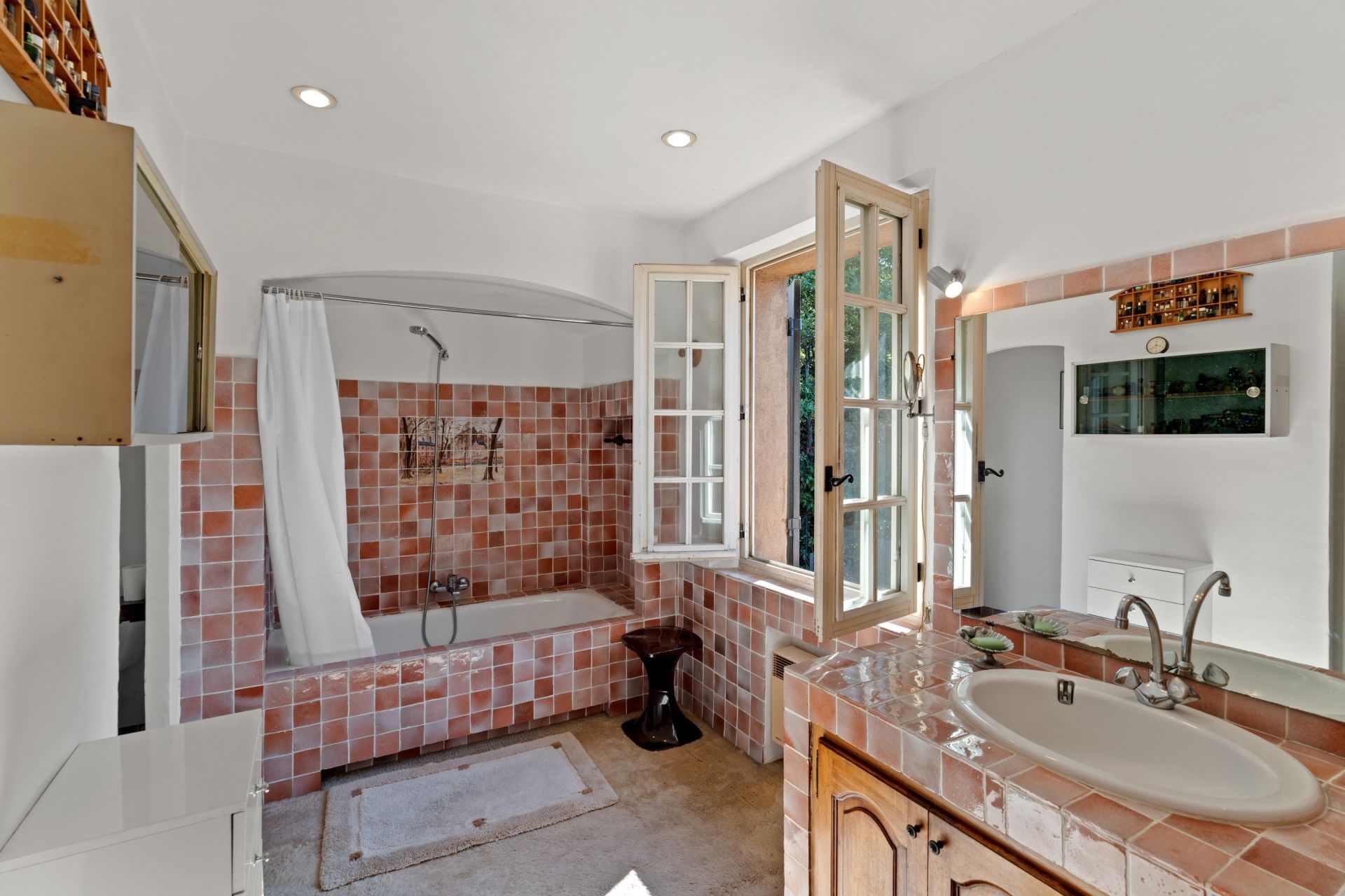 provencal house 5 Rooms for sale on ST TROPEZ (83990)