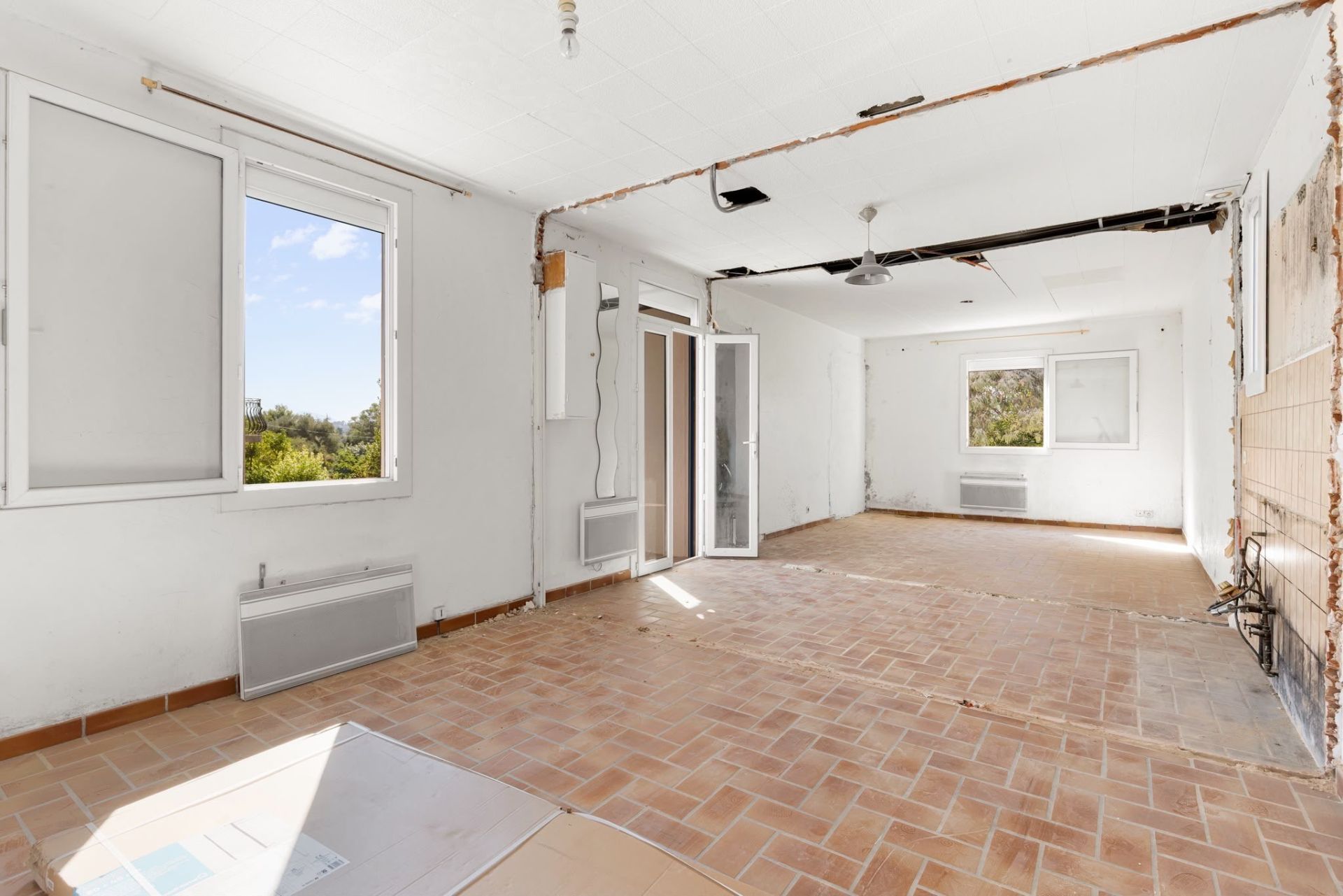 bâtisse à rénover 3 Pièces en vente sur MOUGINS (06250)
