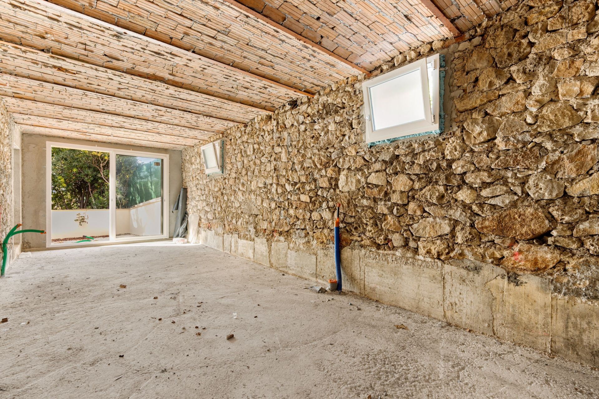 bâtisse à rénover 3 Pièces en vente sur MOUGINS (06250)