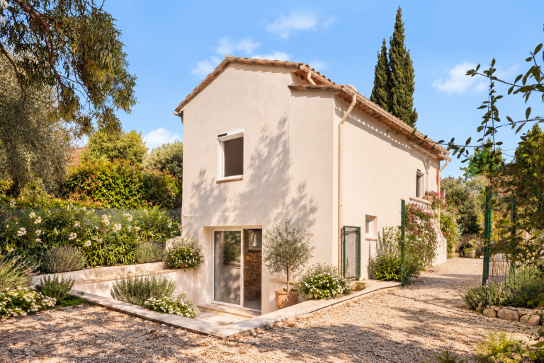 bâtisse à rénover 3 Pièces en vente sur MOUGINS (06250)