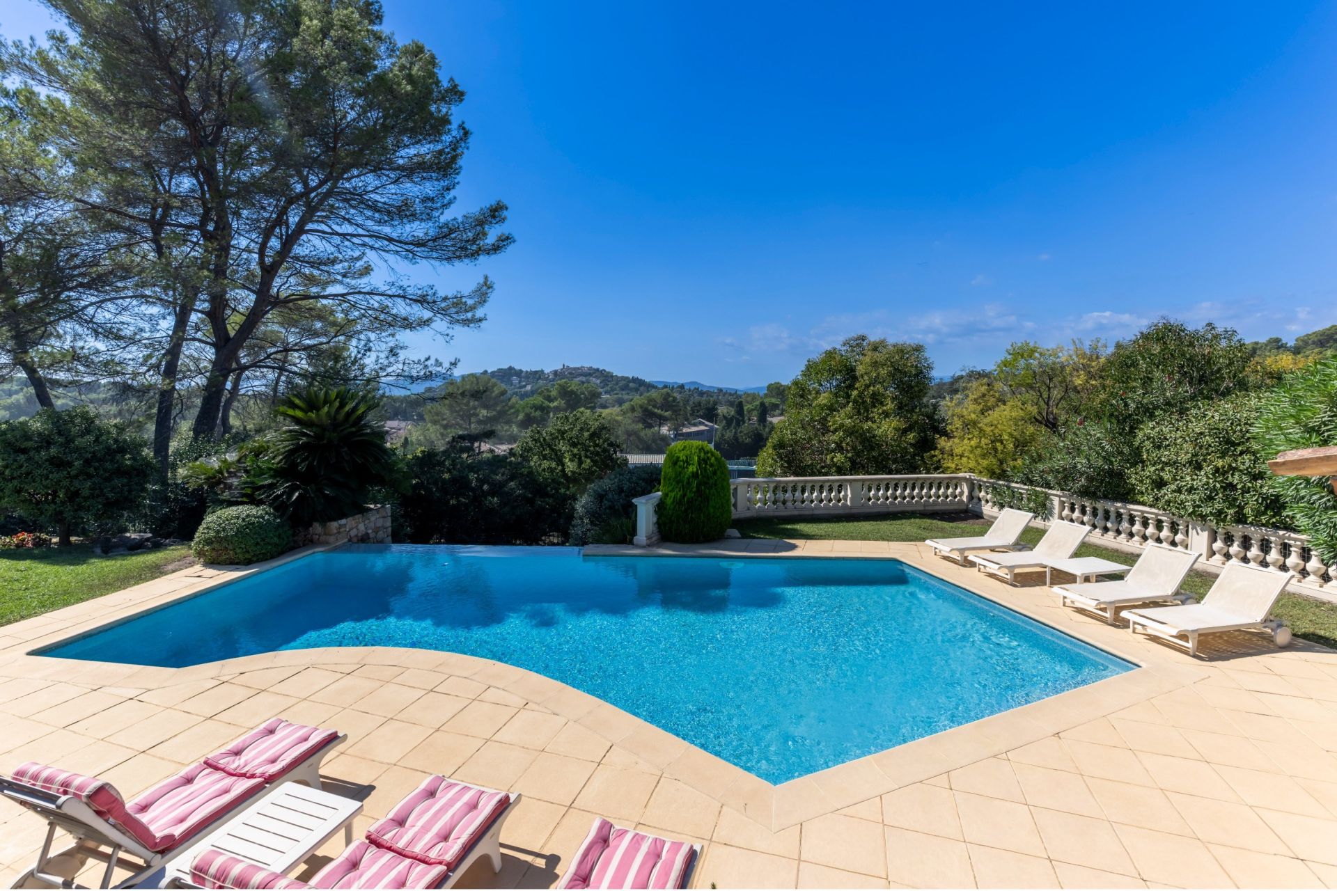 maison provençale 7 Pièces en vente sur MOUGINS (06250)