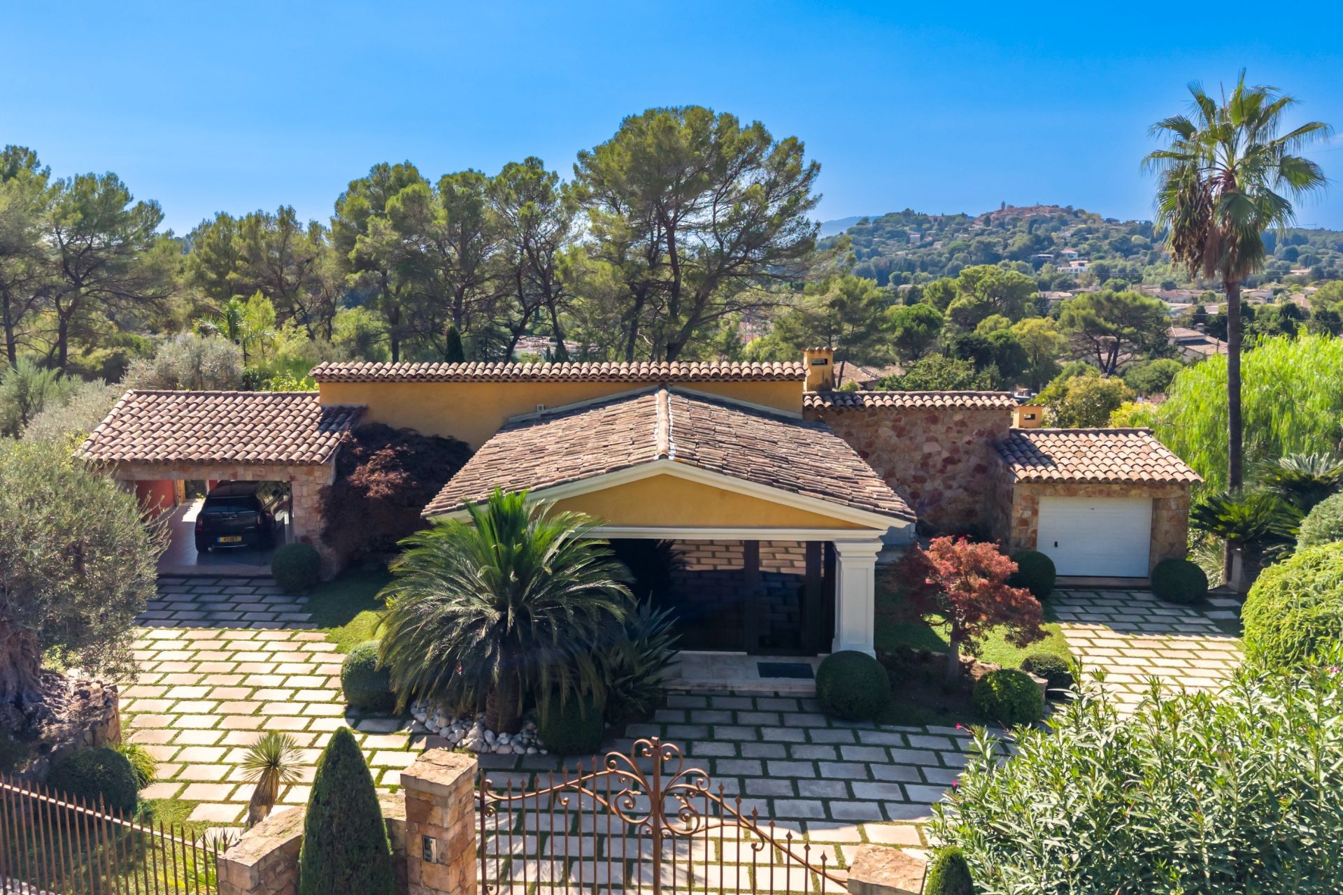 maison provençale 7 Pièces en vente sur MOUGINS (06250)