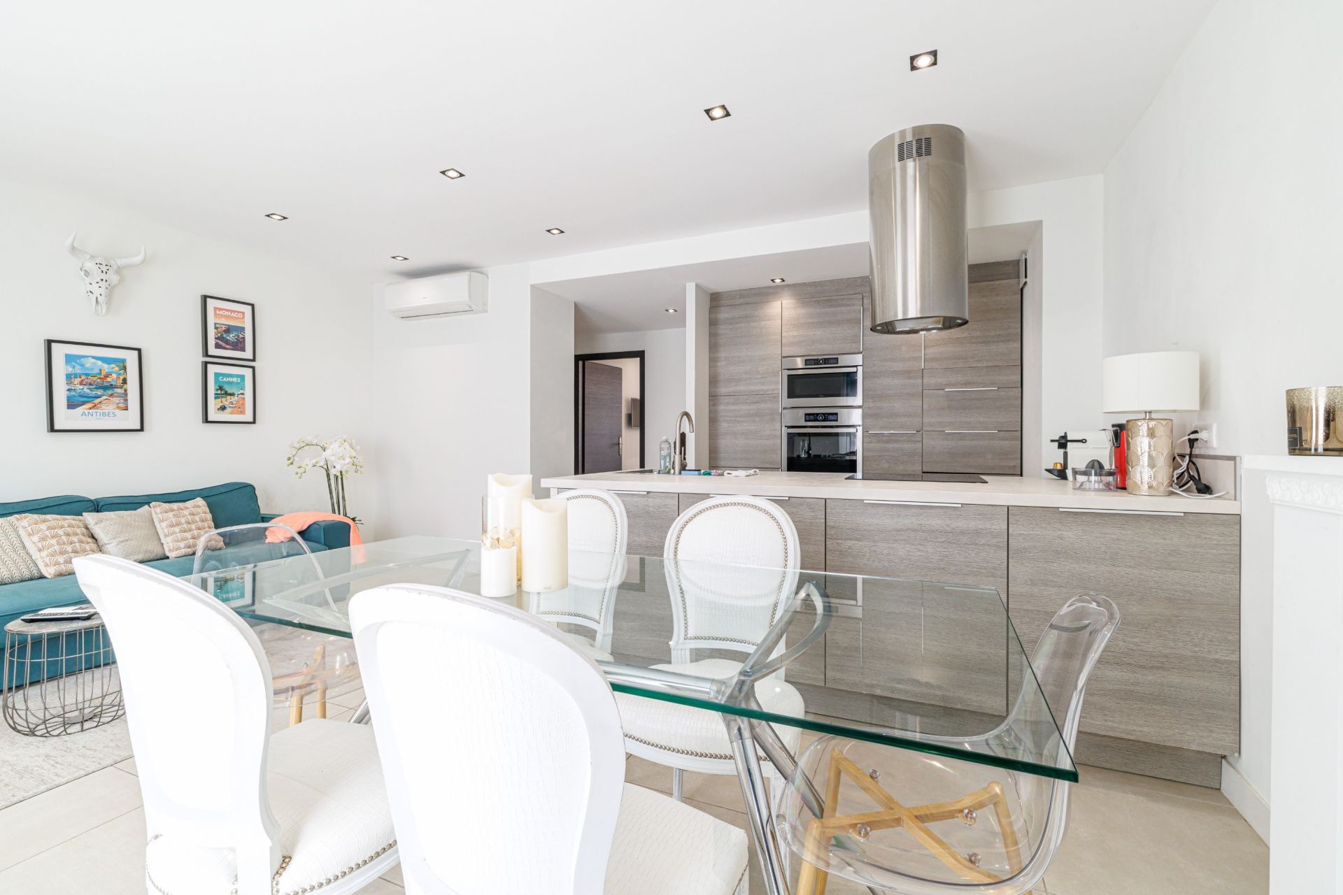 apartment 4 Rooms for sale on CANNES (06400)