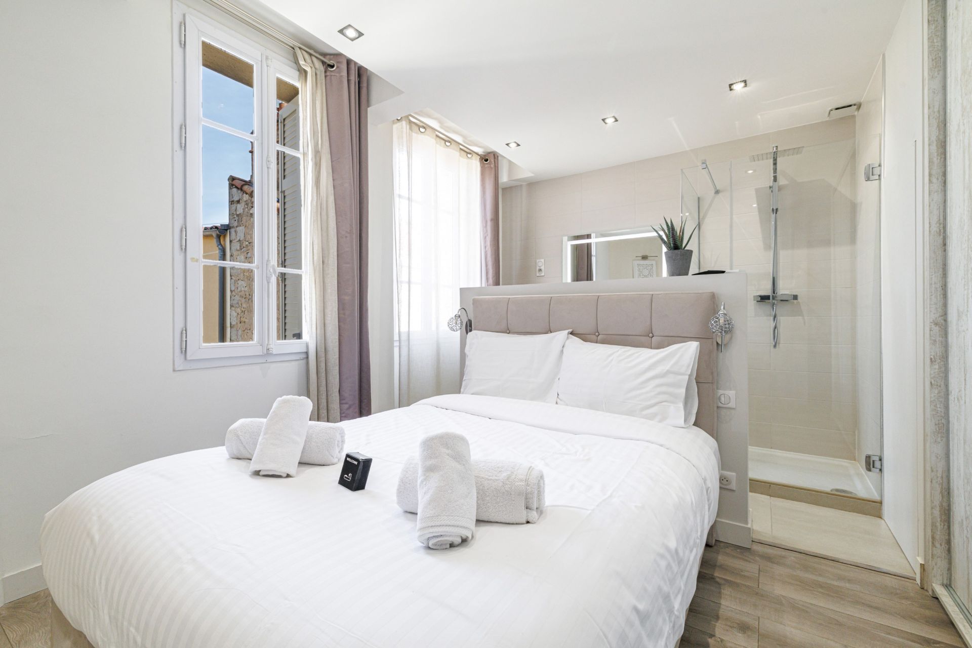 apartment 4 Rooms for sale on CANNES (06400)