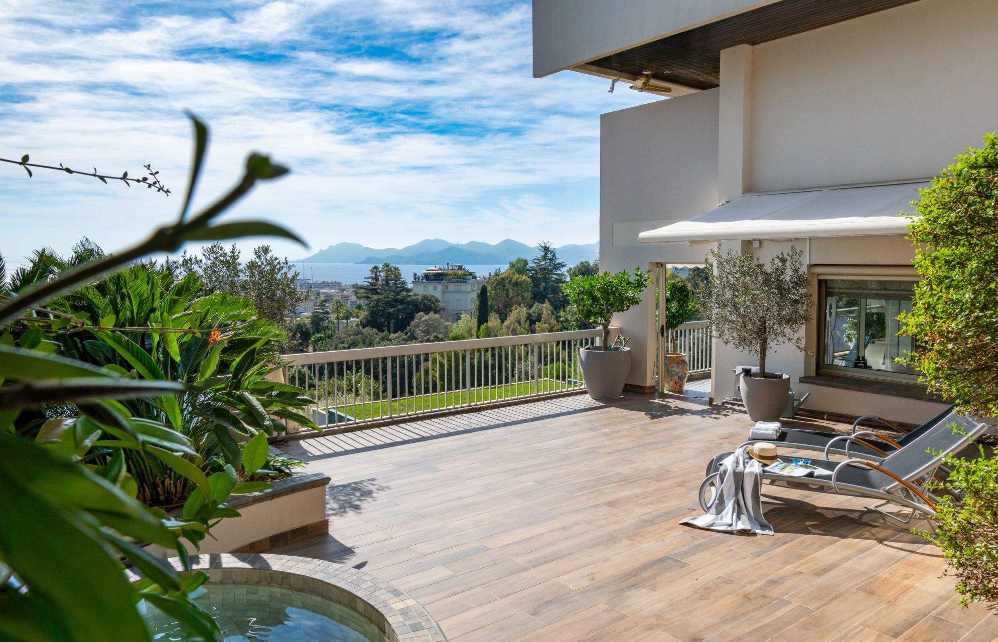 apartment 4 Rooms for sale on CANNES (06400)