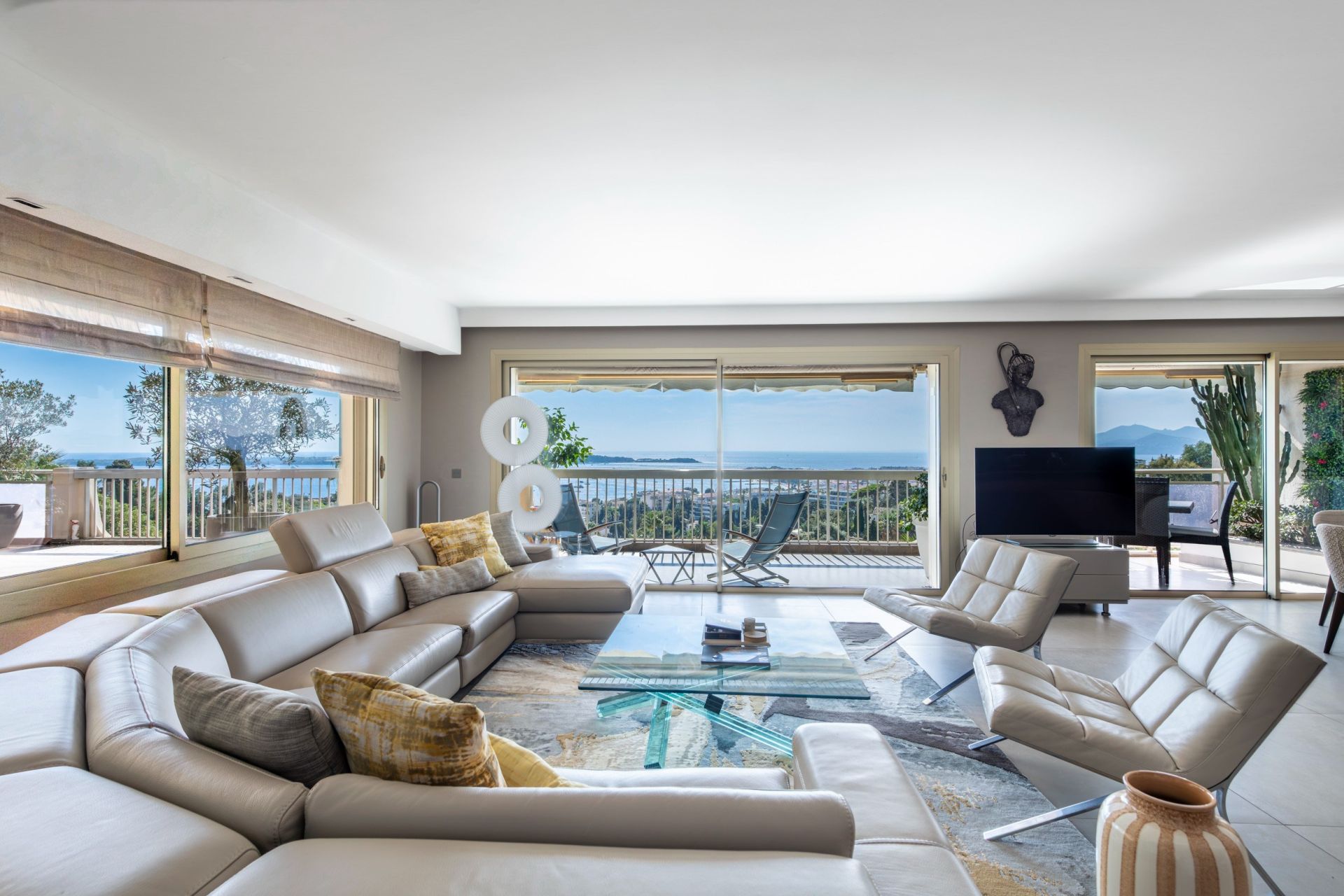 apartment 4 Rooms for sale on CANNES (06400)