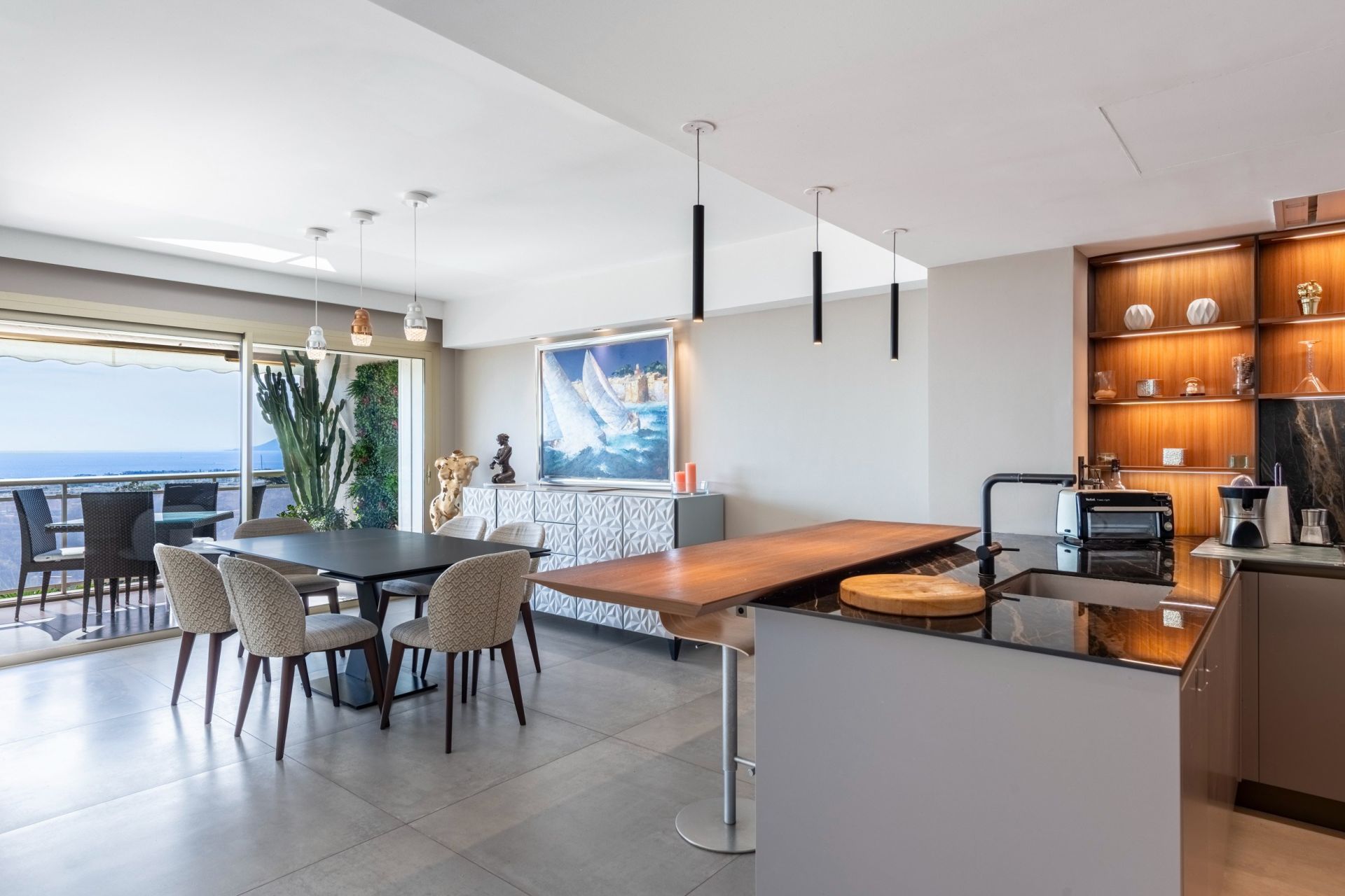 apartment 4 Rooms for sale on CANNES (06400)