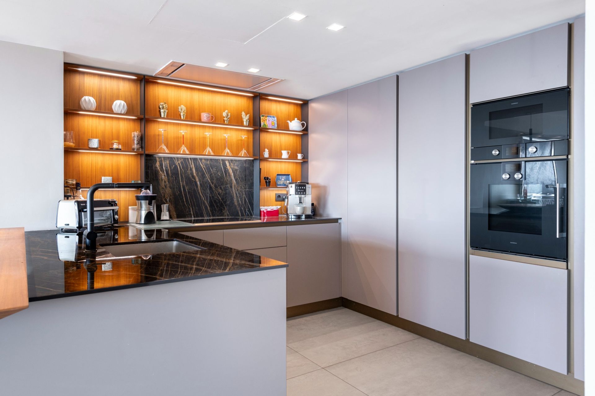 apartment 4 Rooms for sale on CANNES (06400)