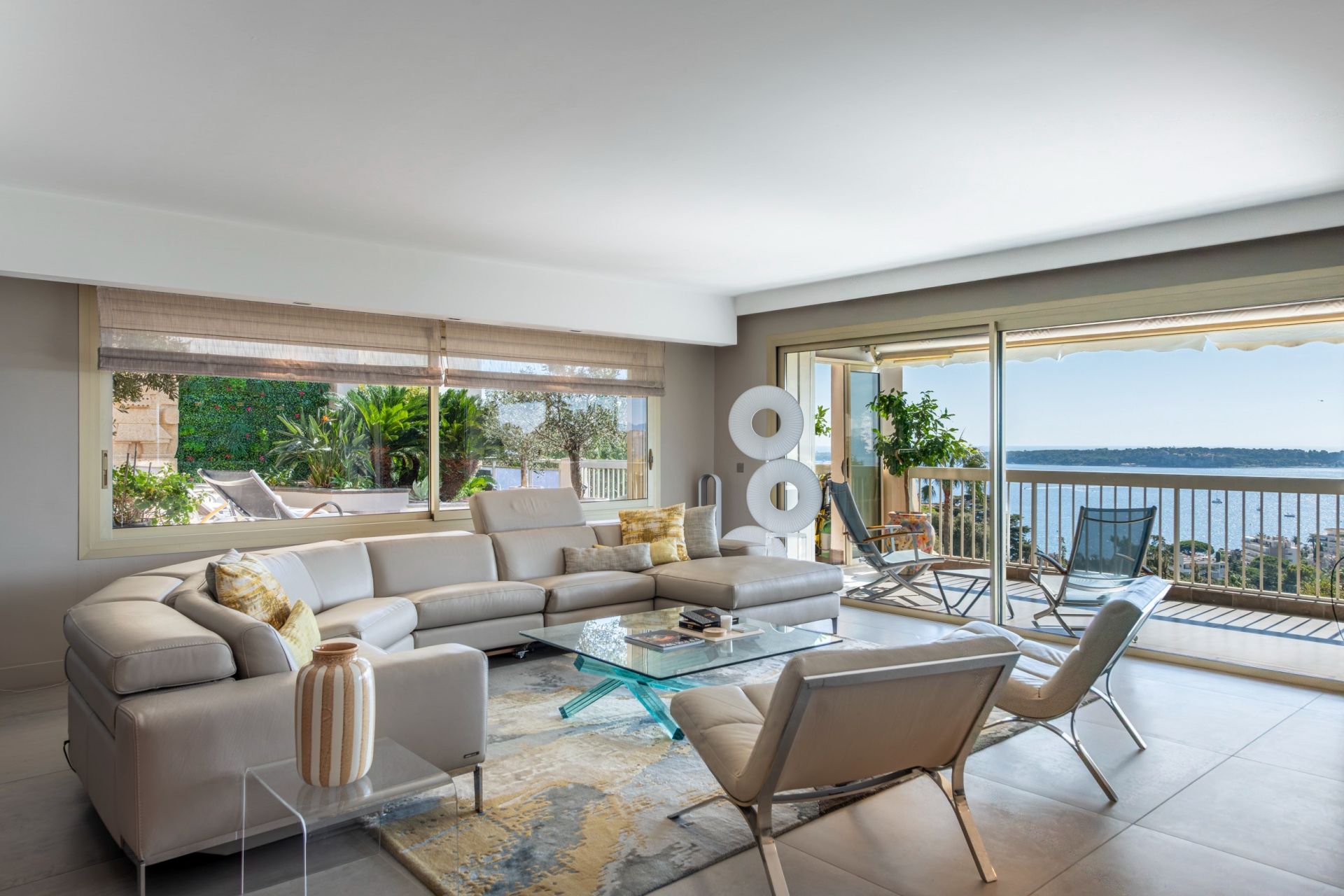apartment 4 Rooms for sale on CANNES (06400)
