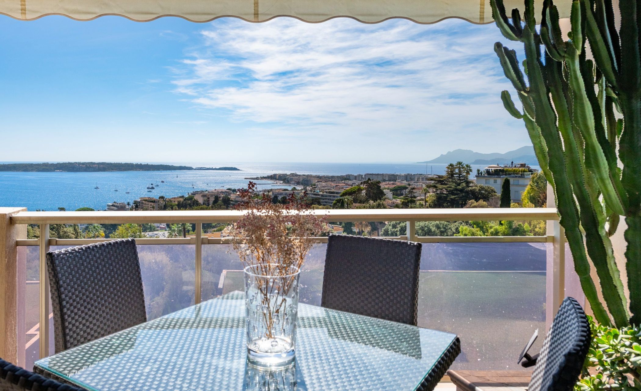 apartment 4 Rooms for sale on CANNES (06400)