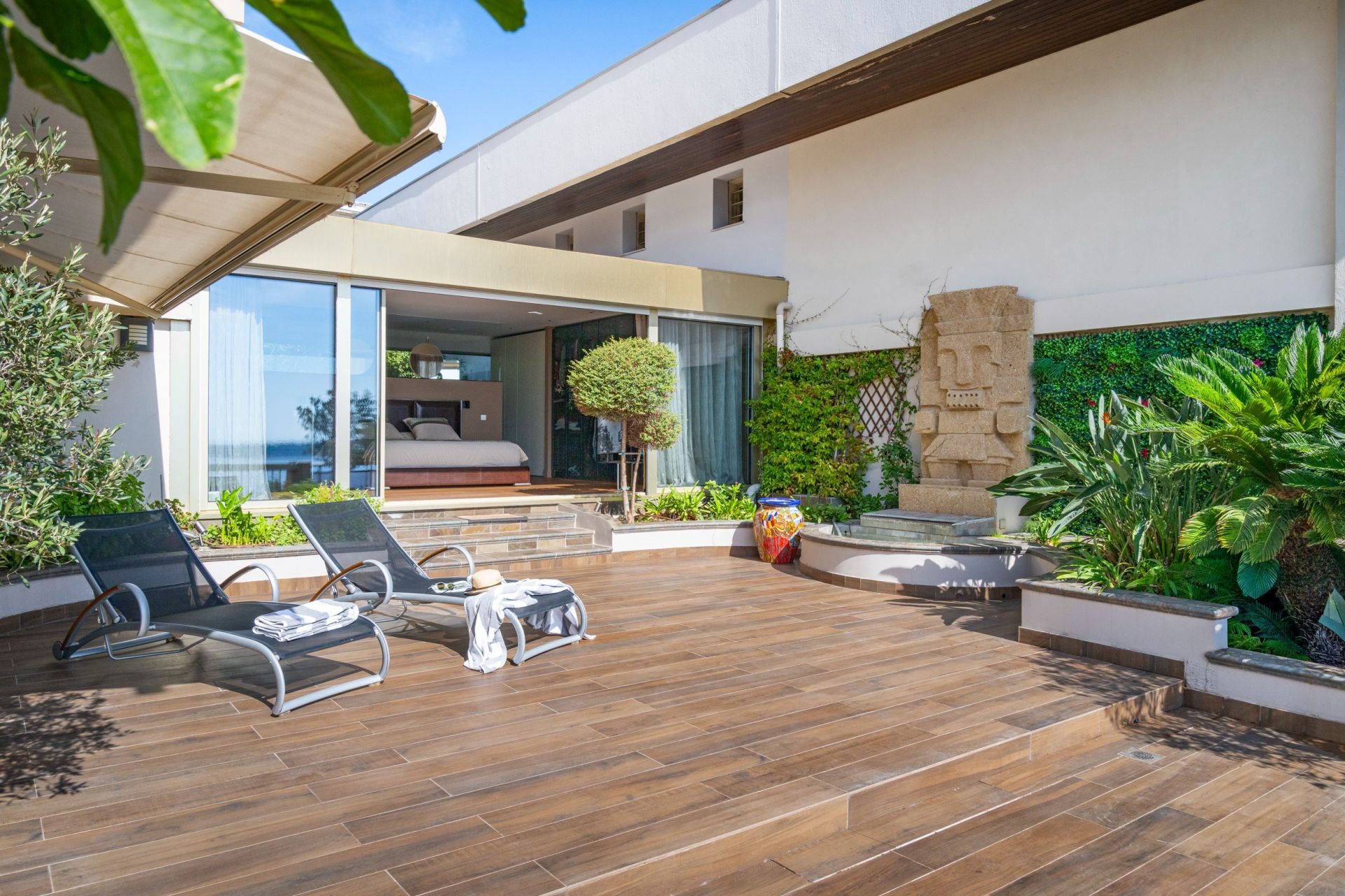 apartment 4 Rooms for sale on CANNES (06400)