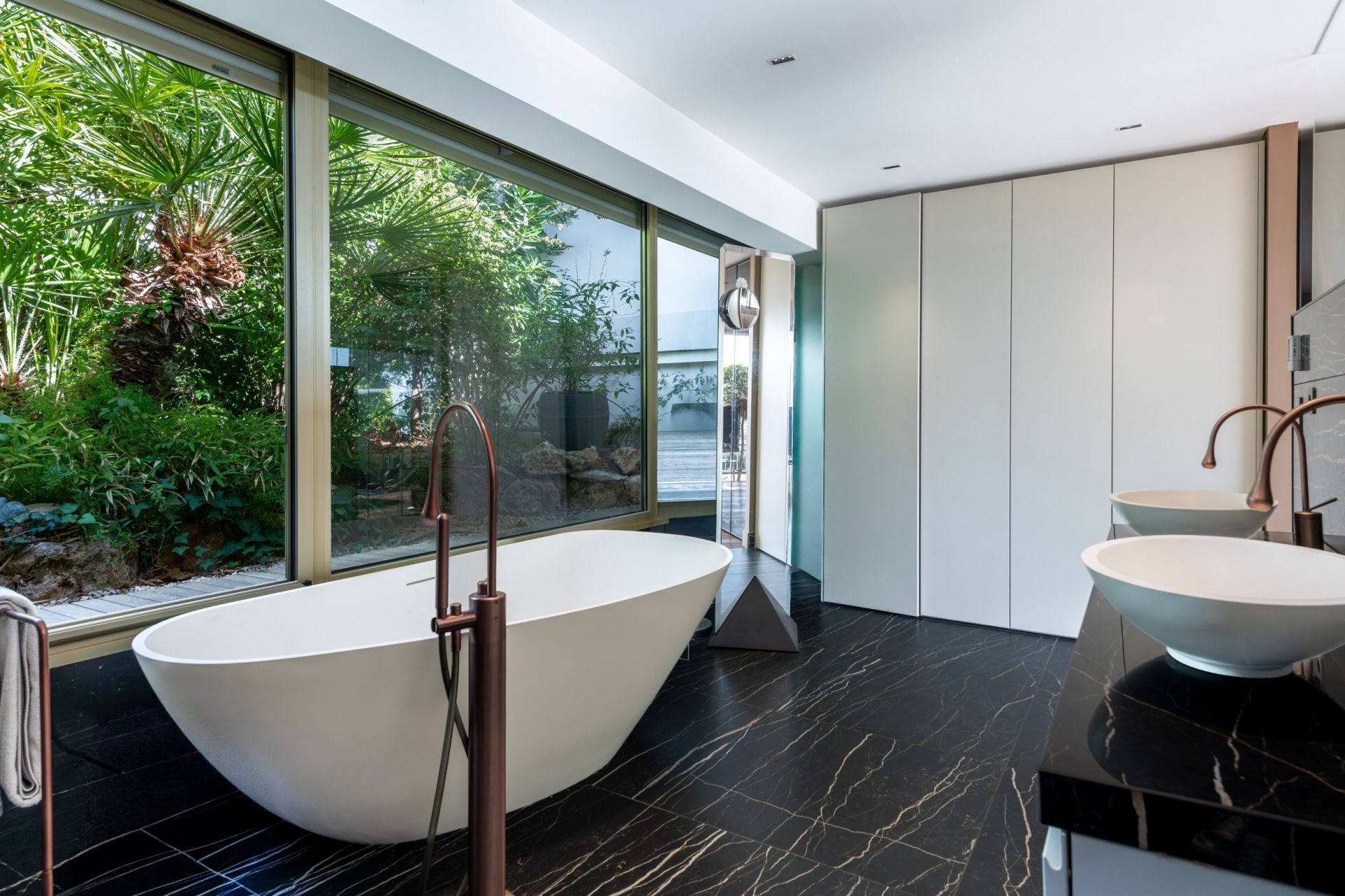 apartment 4 Rooms for sale on CANNES (06400)