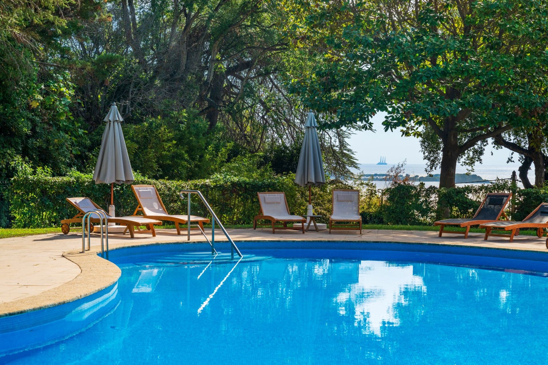 apartment 4 Rooms for sale on CANNES (06400)