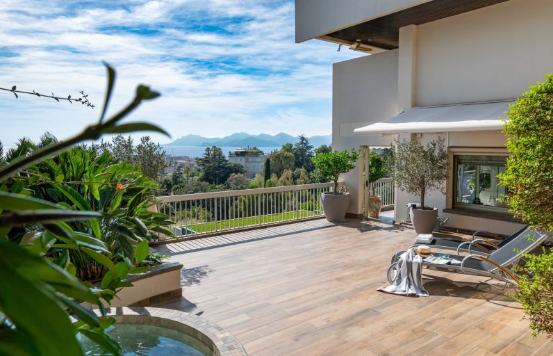 apartment 4 Rooms for sale on CANNES (06400)