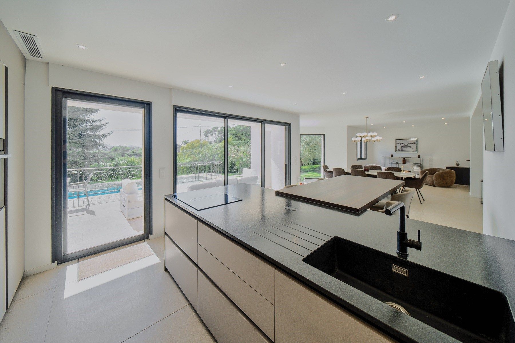 villa 9 Pièces en vente sur CHATEAUNEUF GRASSE (06740)