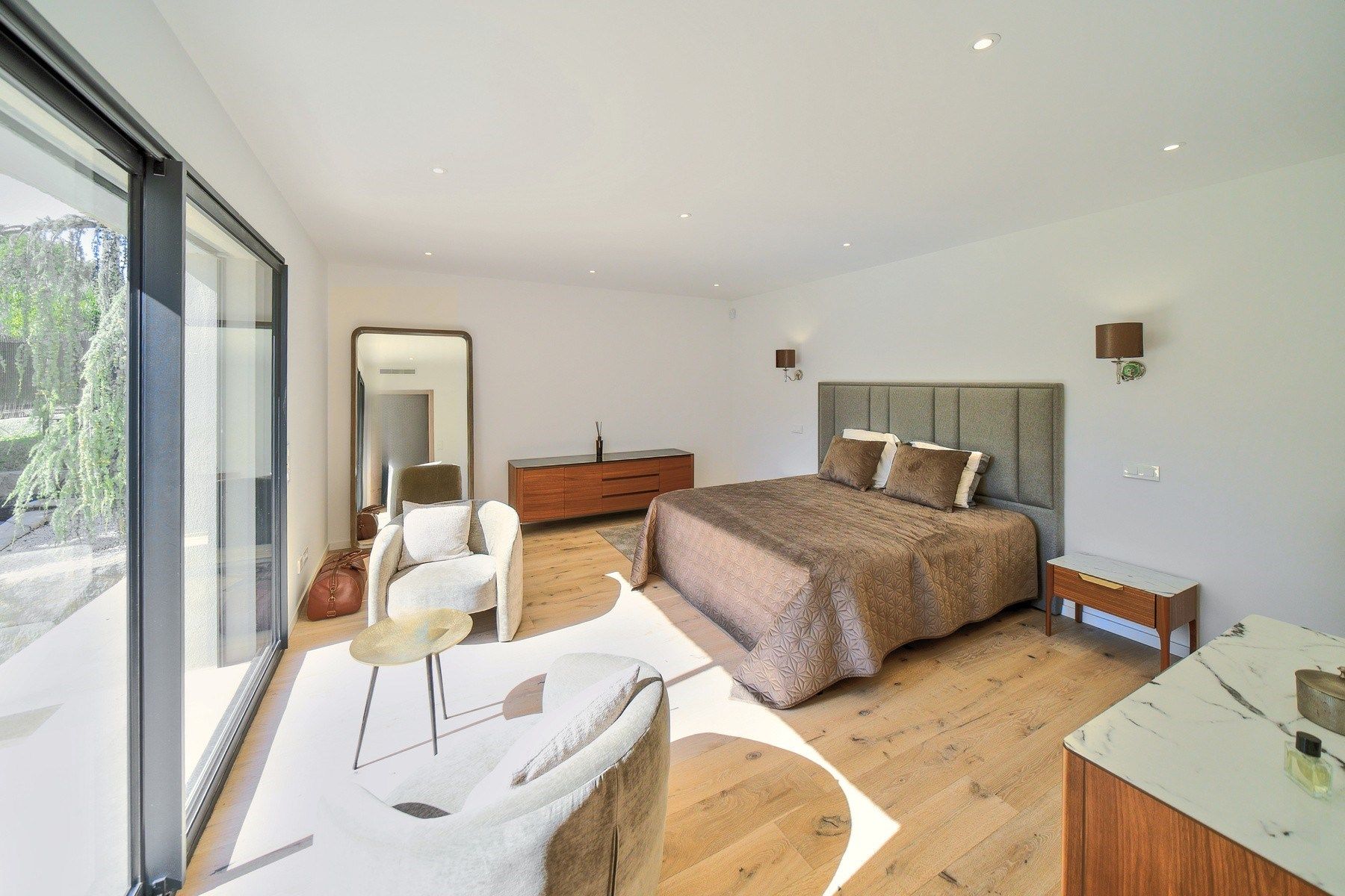 villa 9 Pièces en vente sur CHATEAUNEUF GRASSE (06740)