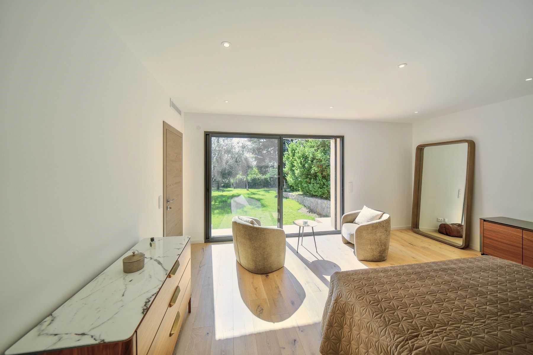 villa 9 Pièces en vente sur CHATEAUNEUF GRASSE (06740)