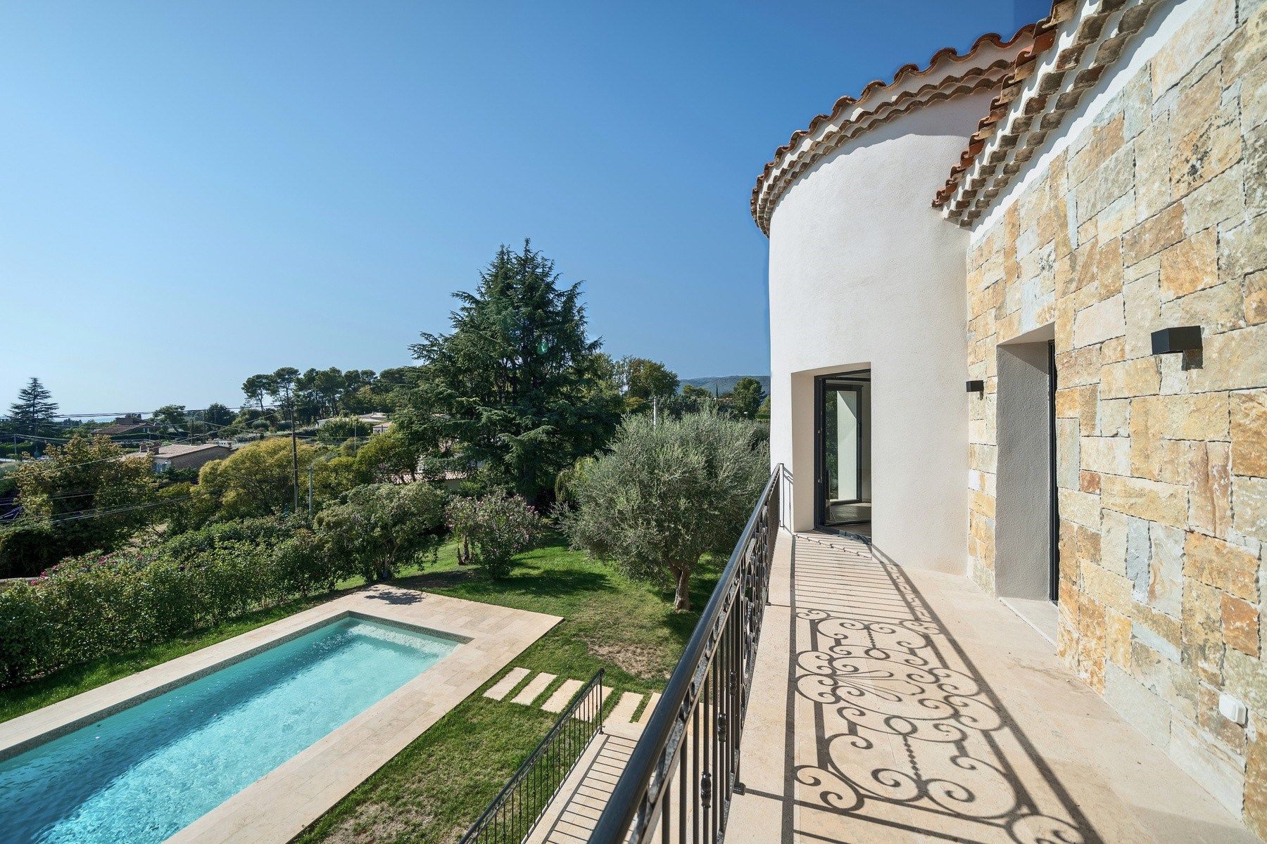 villa 9 Pièces en vente sur CHATEAUNEUF GRASSE (06740)