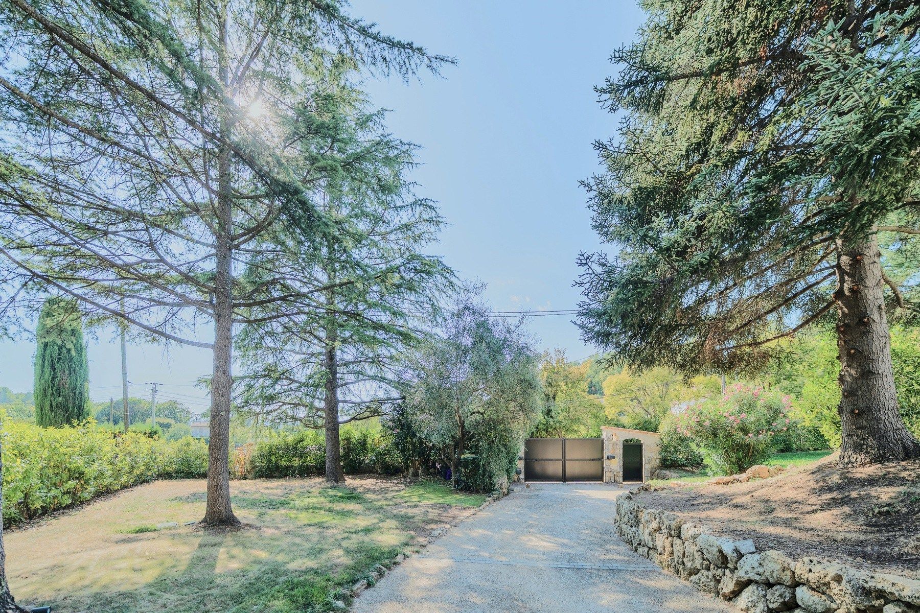 villa 9 Pièces en vente sur CHATEAUNEUF GRASSE (06740)