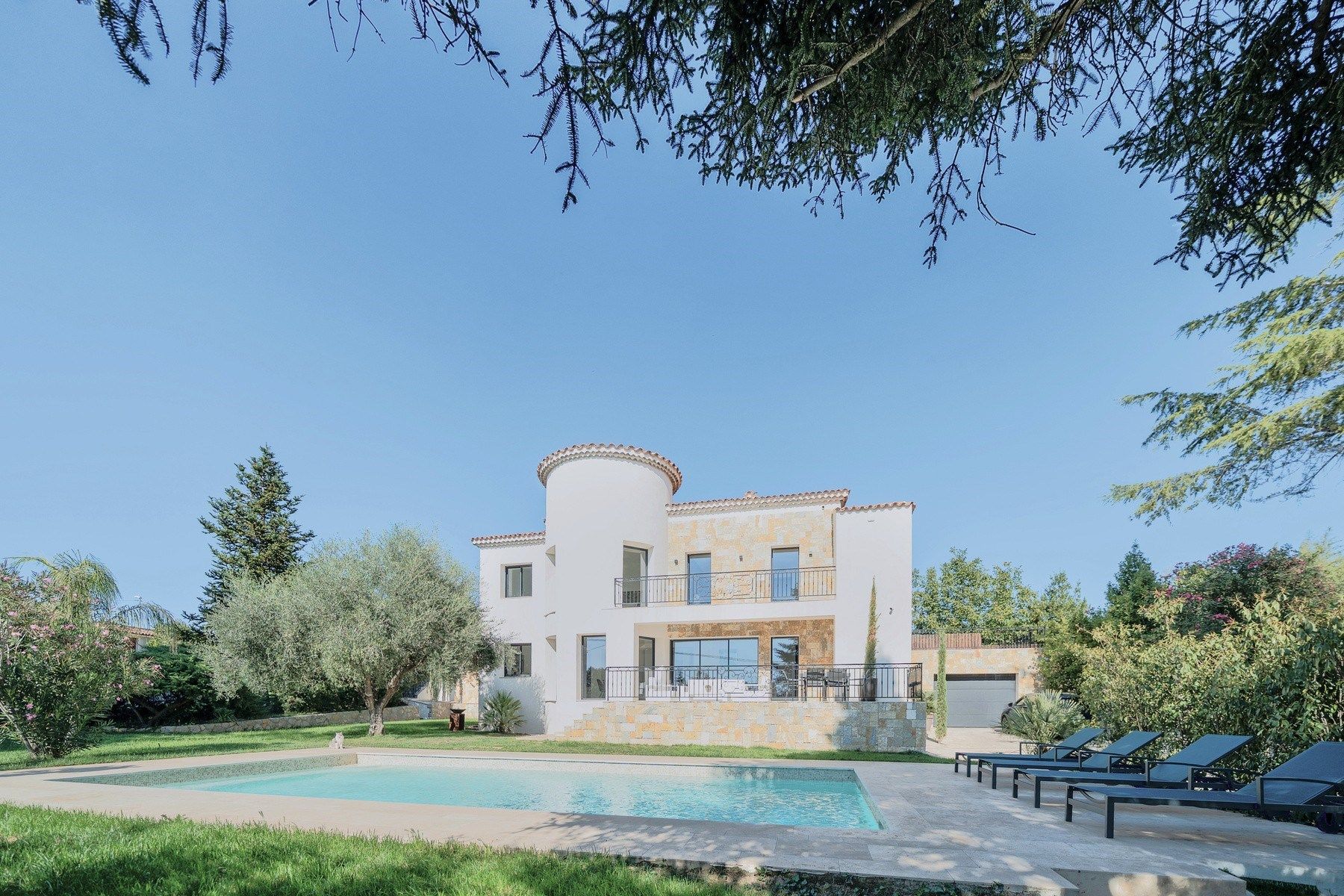 villa 9 Pièces en vente sur CHATEAUNEUF GRASSE (06740)