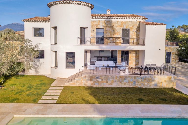 villa 9 Pièces en vente sur CHATEAUNEUF GRASSE (06740)
