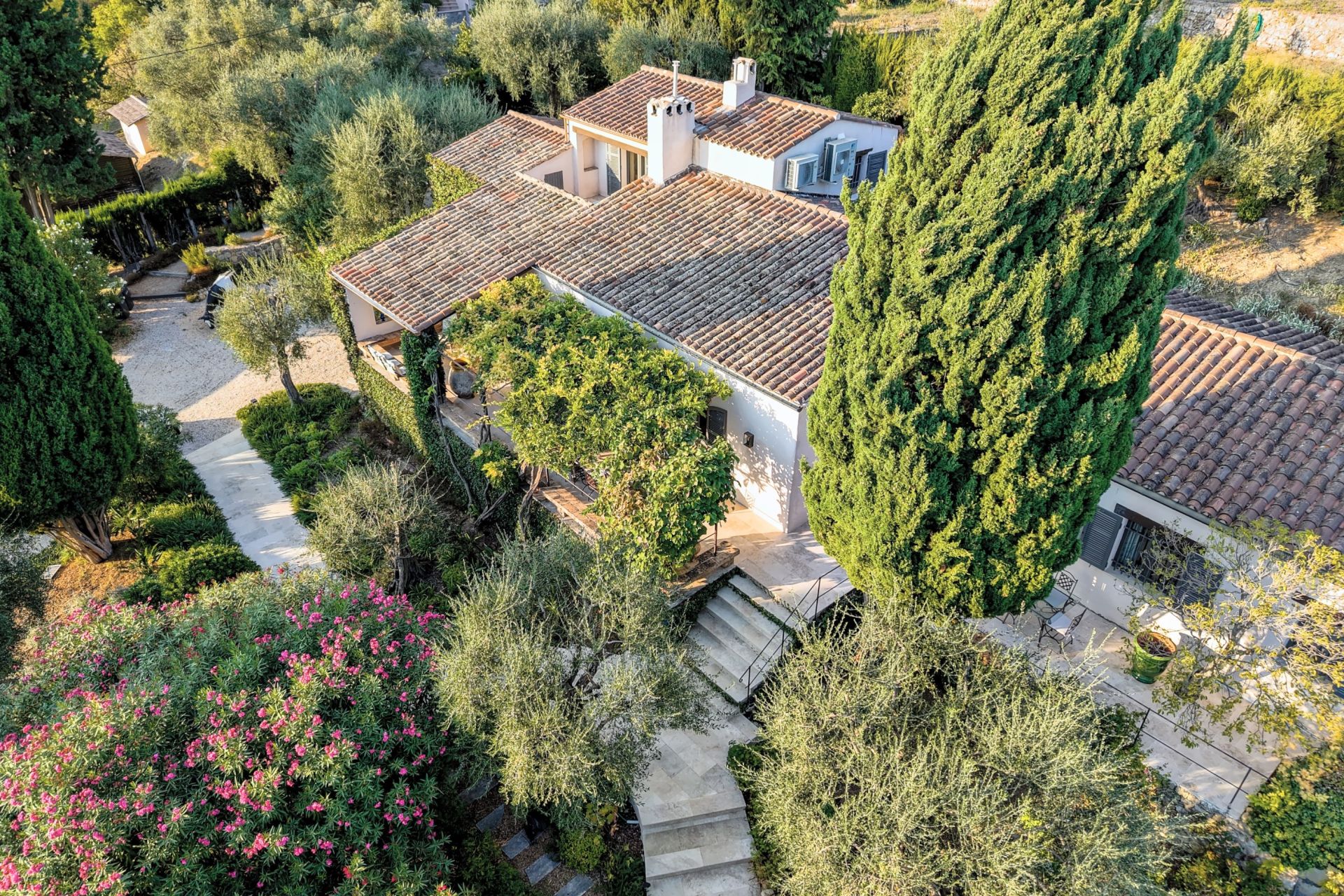 provencal house 8 Rooms for sale on PLASCASSIER (06130)