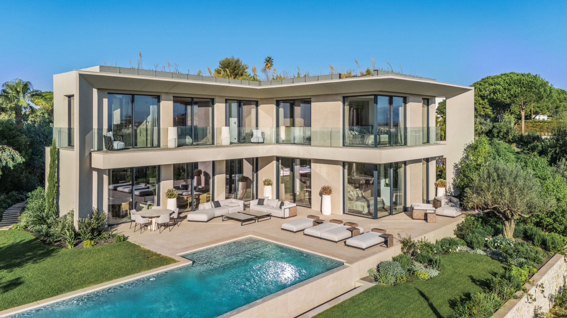 maison contemporaine 12 Pièces en vente sur VALLAURIS (06220)